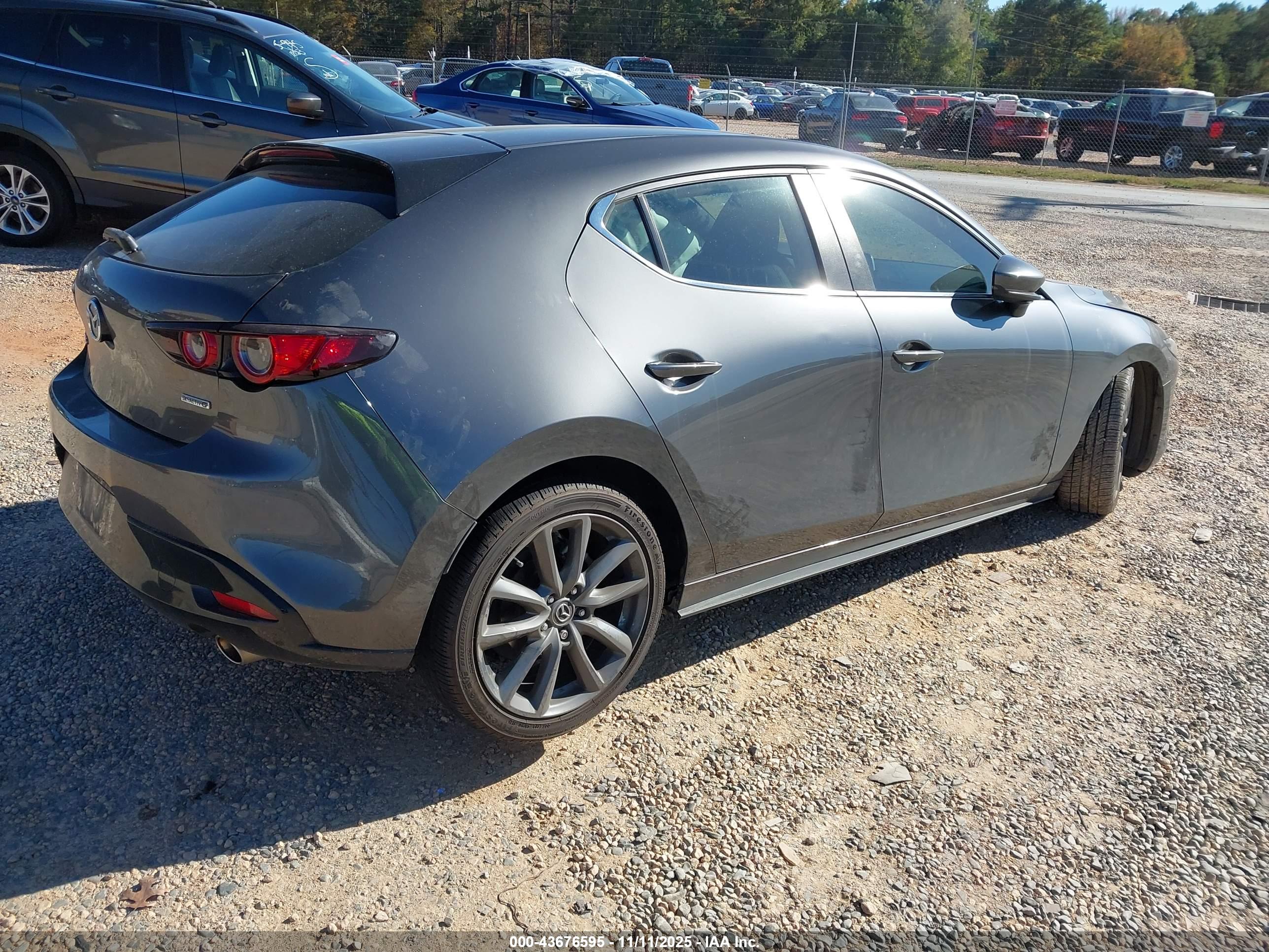 MAZDA MAZDA3 image 4