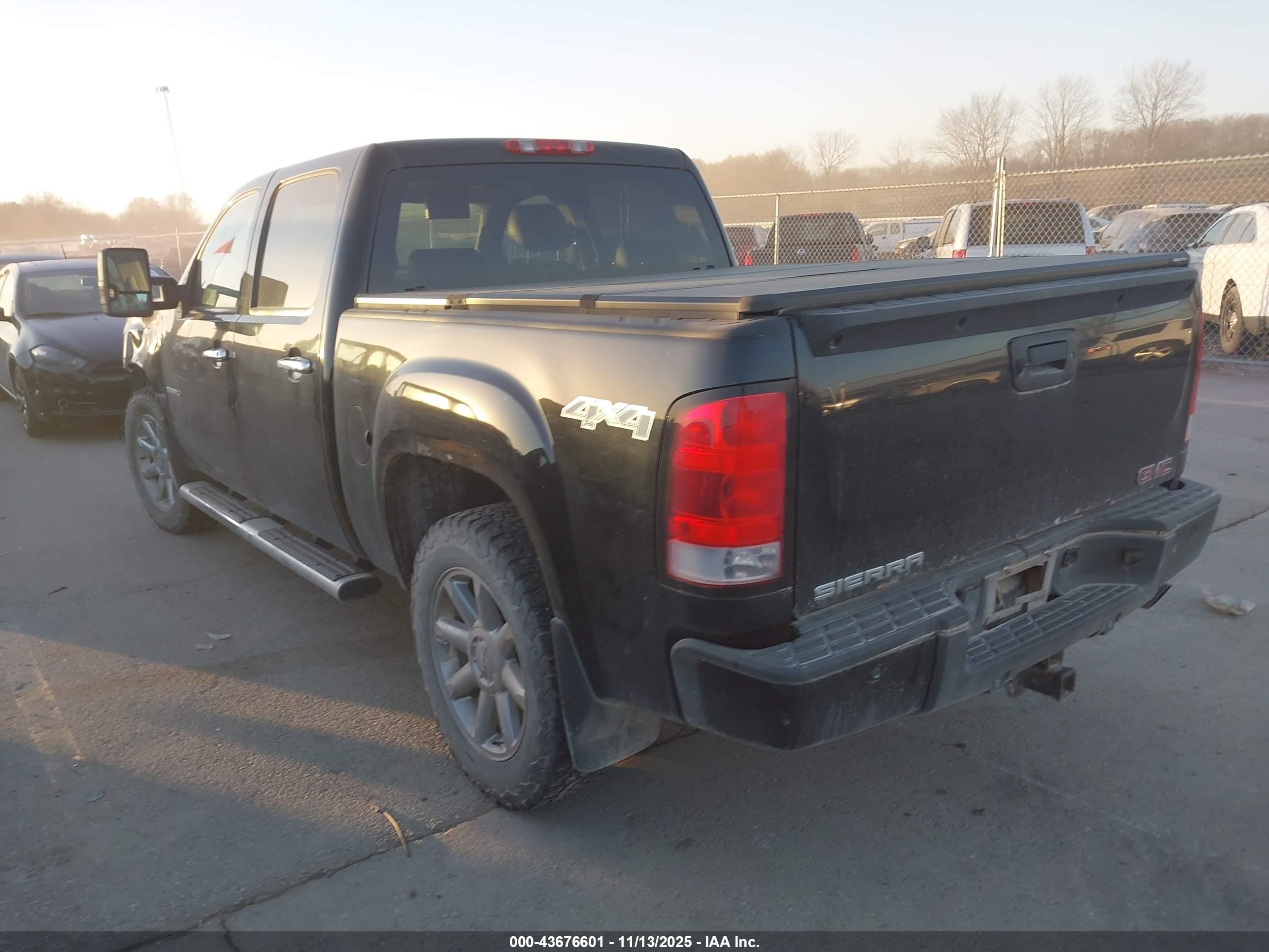 GMC SIERRA image 3
