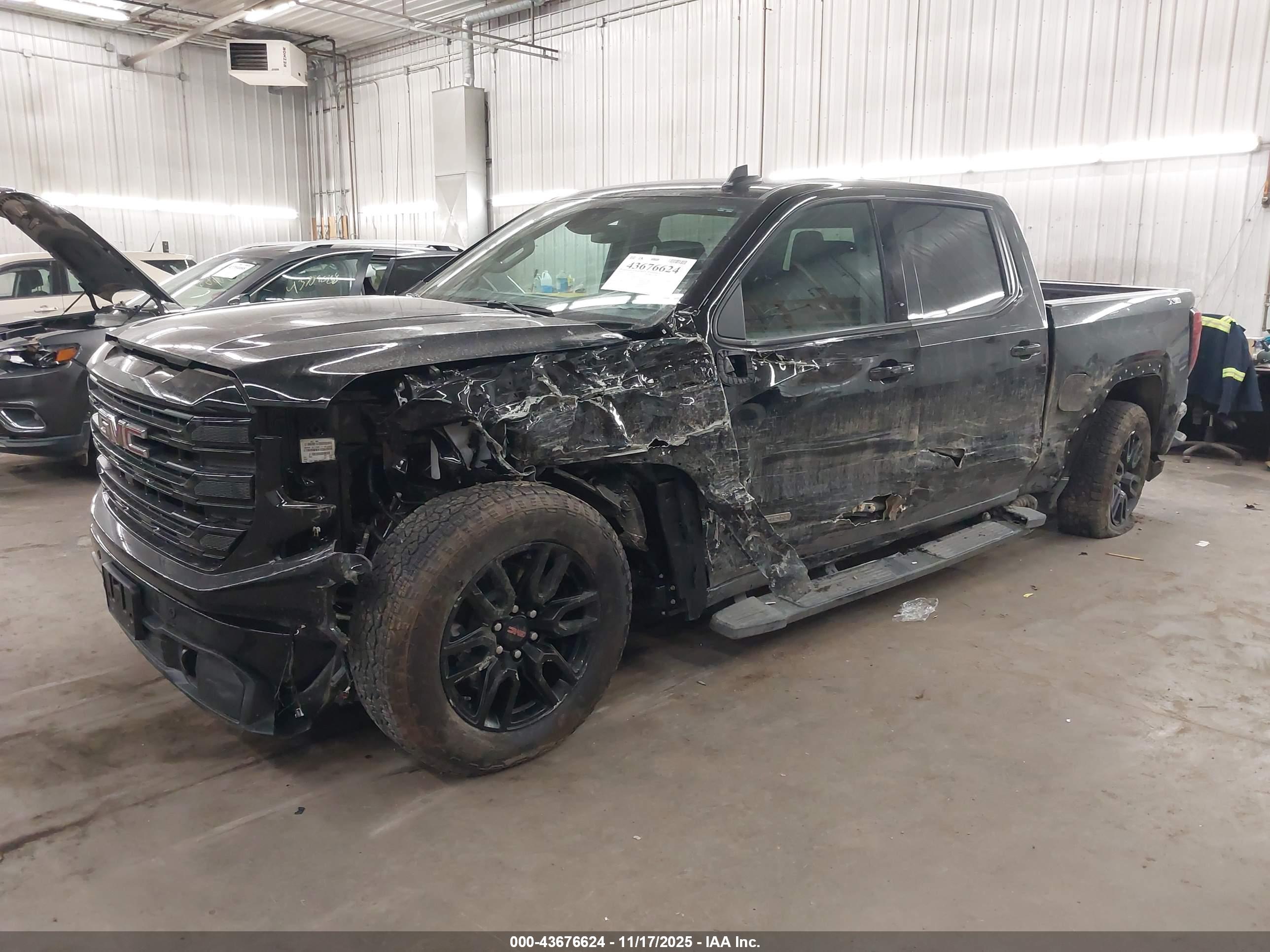 GMC SIERRA image 2