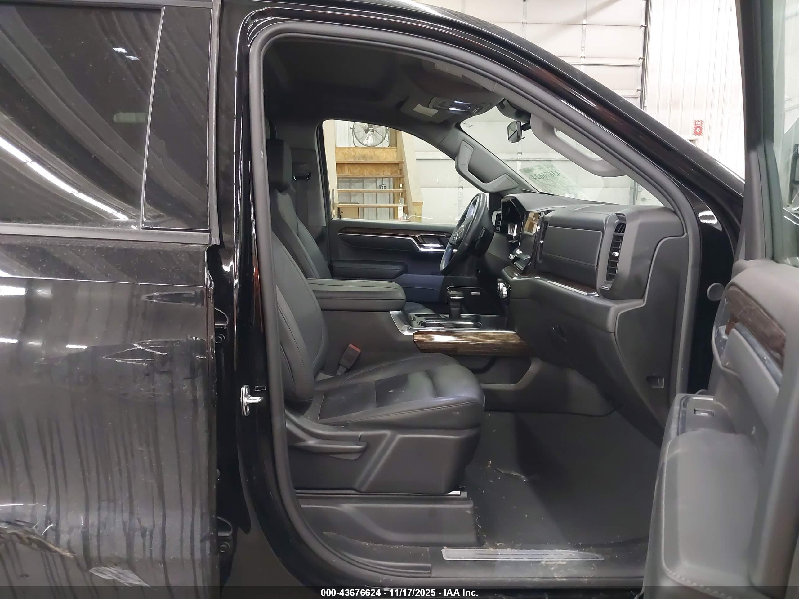 GMC SIERRA image 5