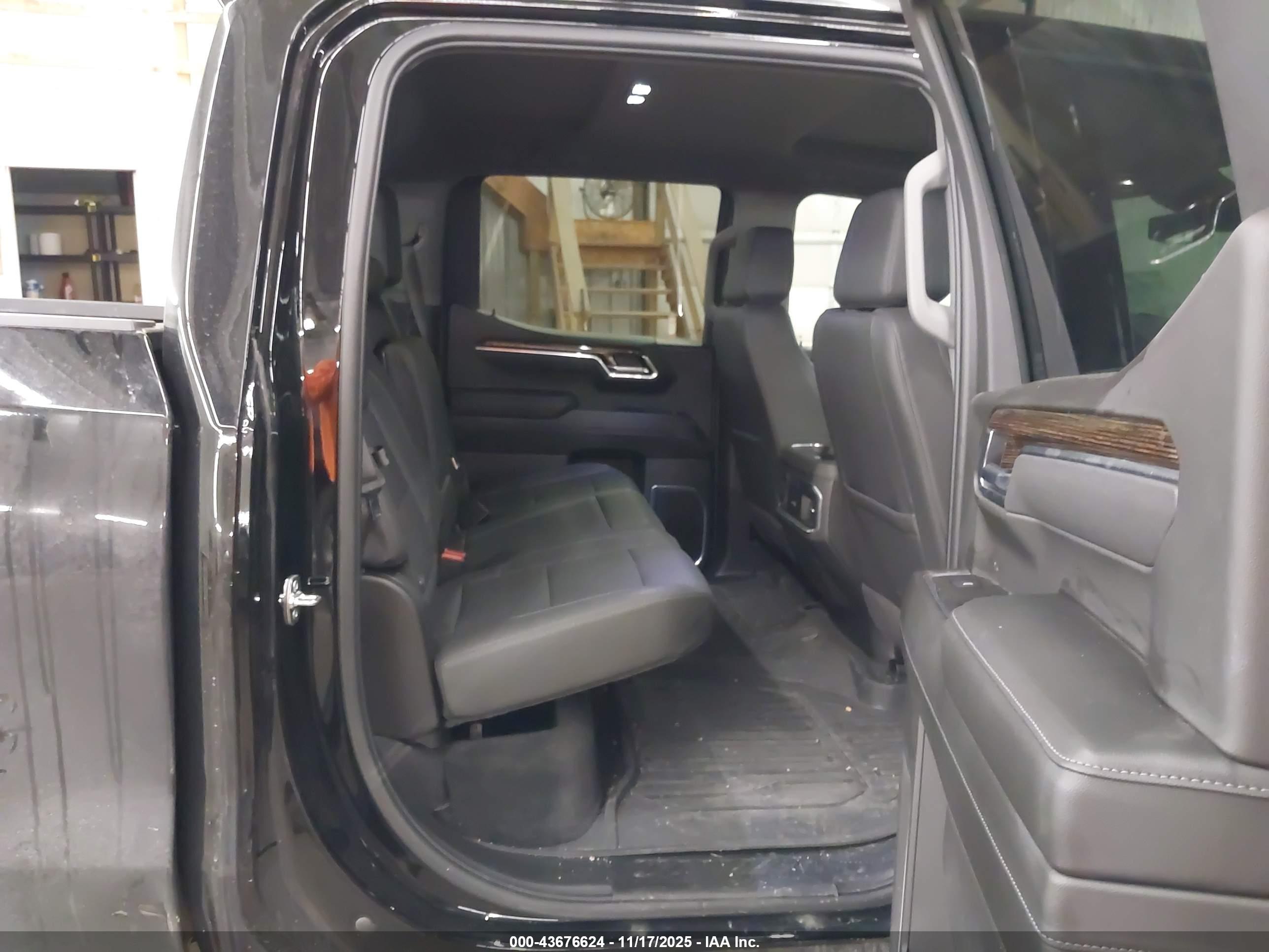GMC SIERRA image 8