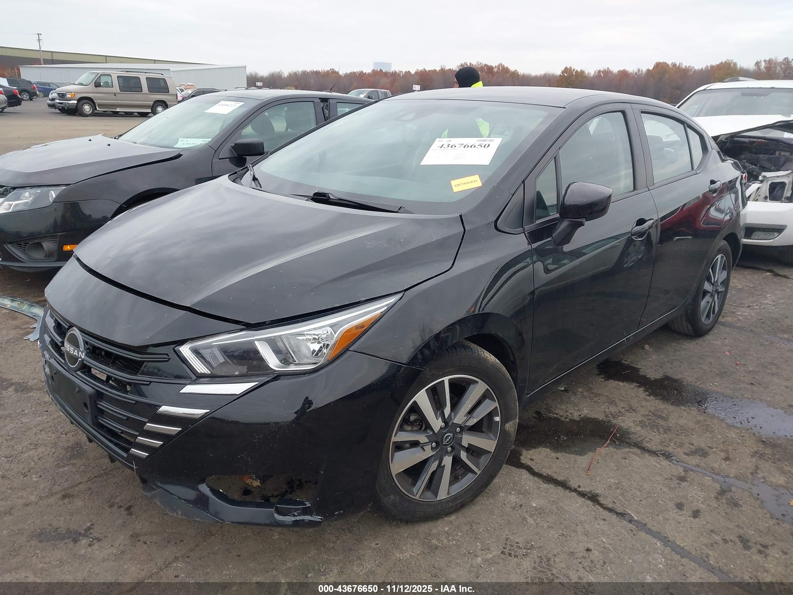 NISSAN VERSA image 2