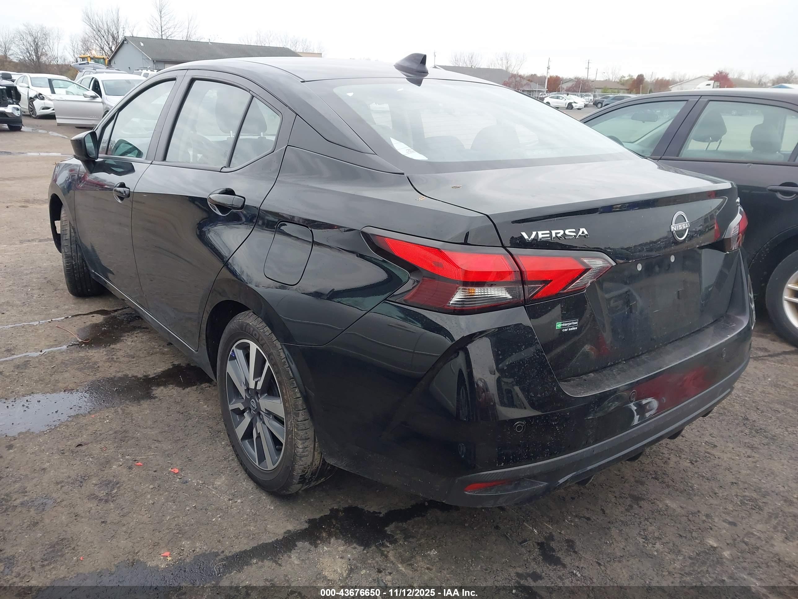 NISSAN VERSA image 3