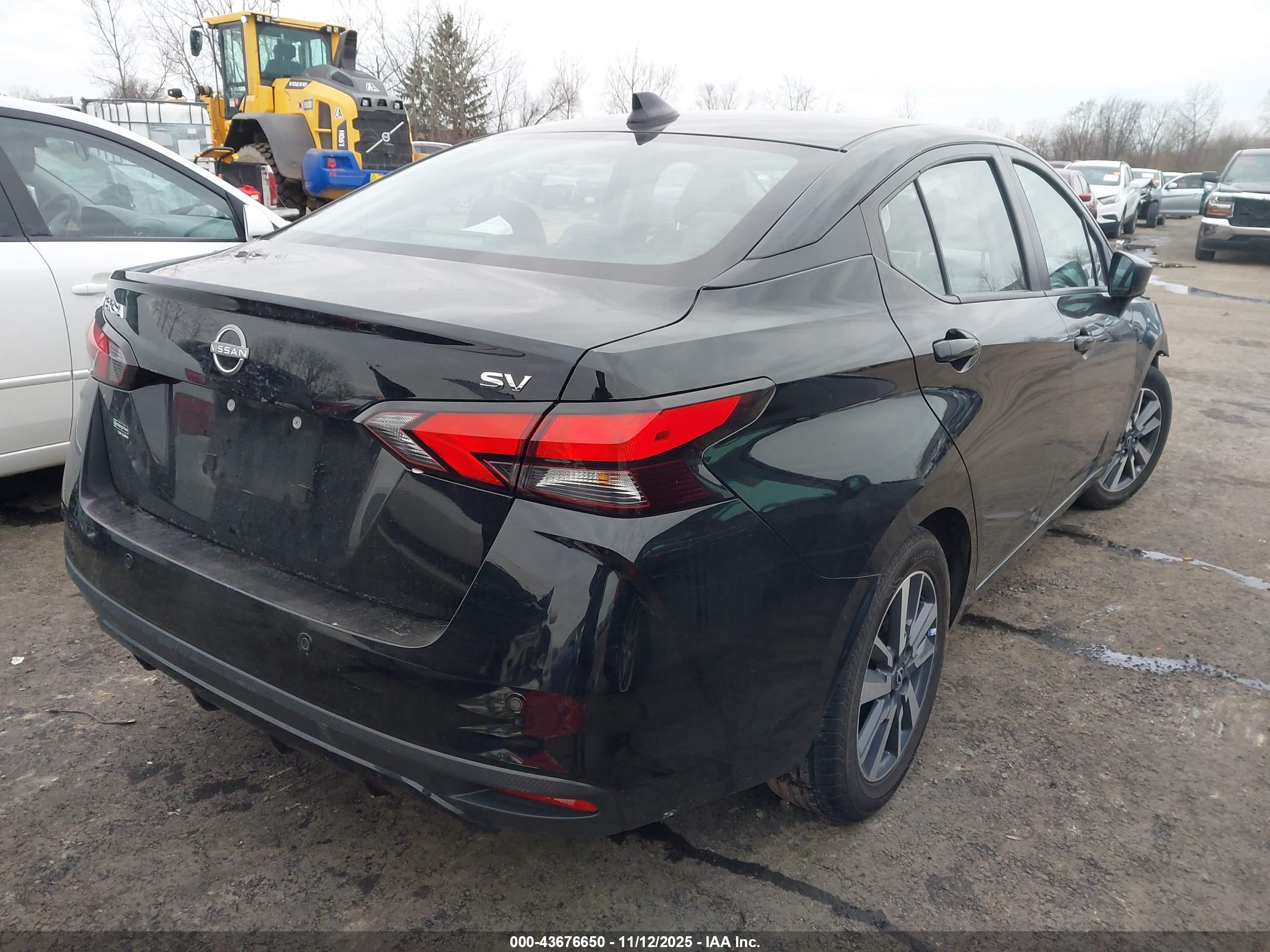 NISSAN VERSA image 4
