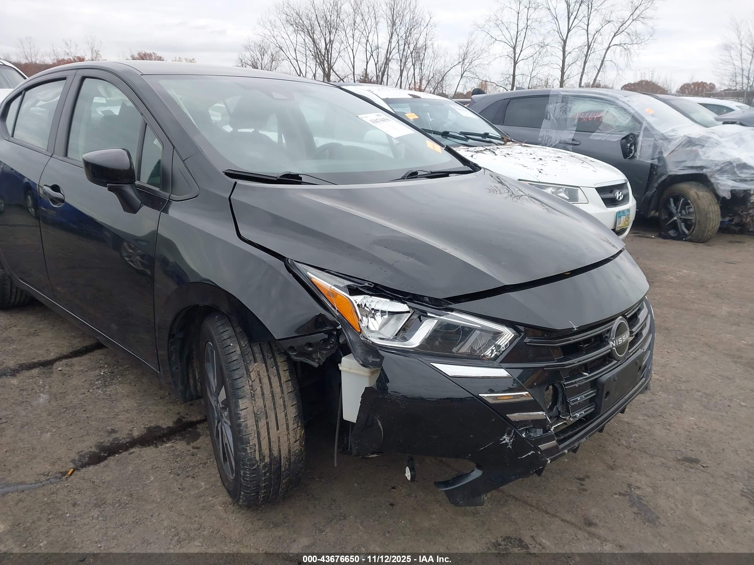 NISSAN VERSA image 6