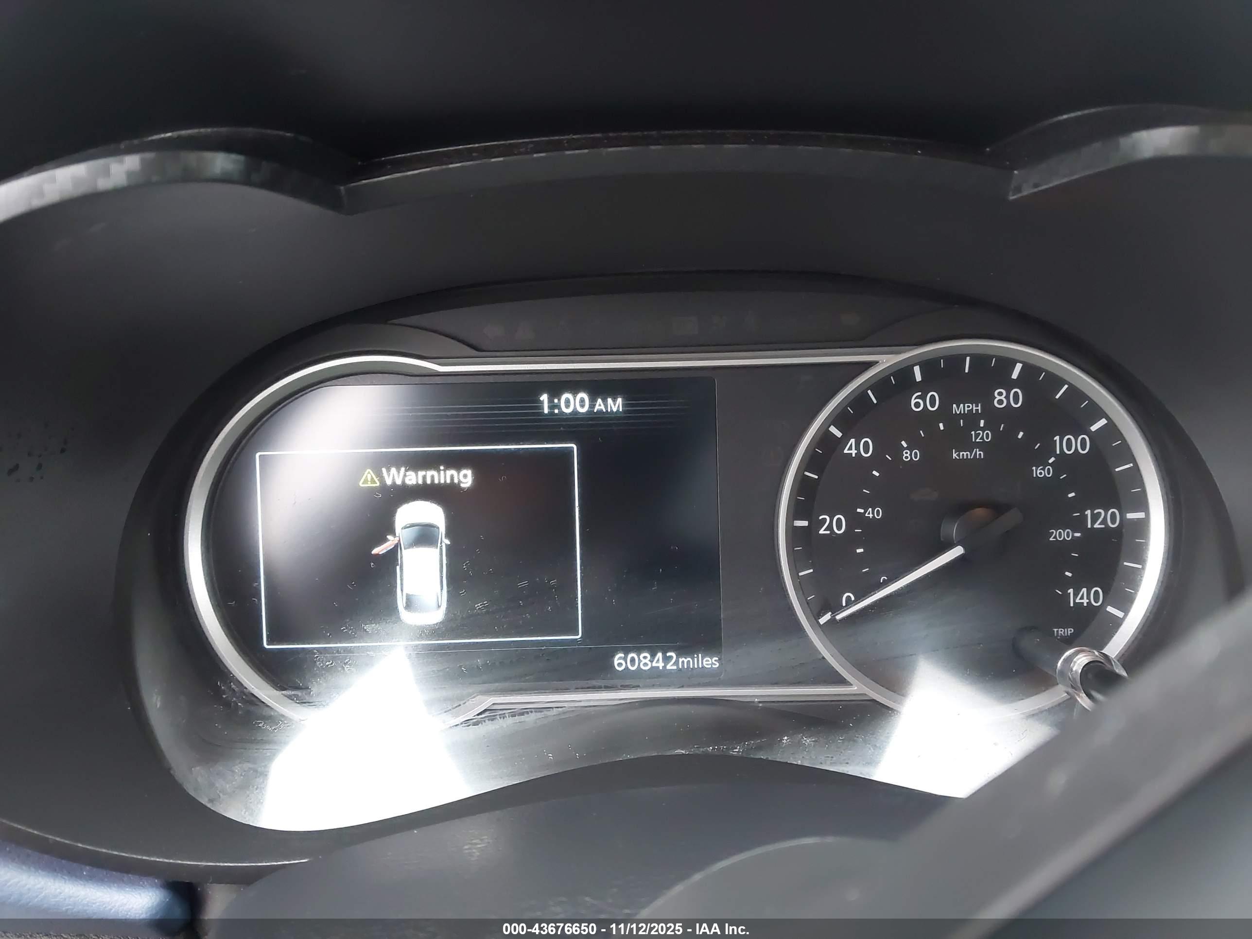 NISSAN VERSA image 7