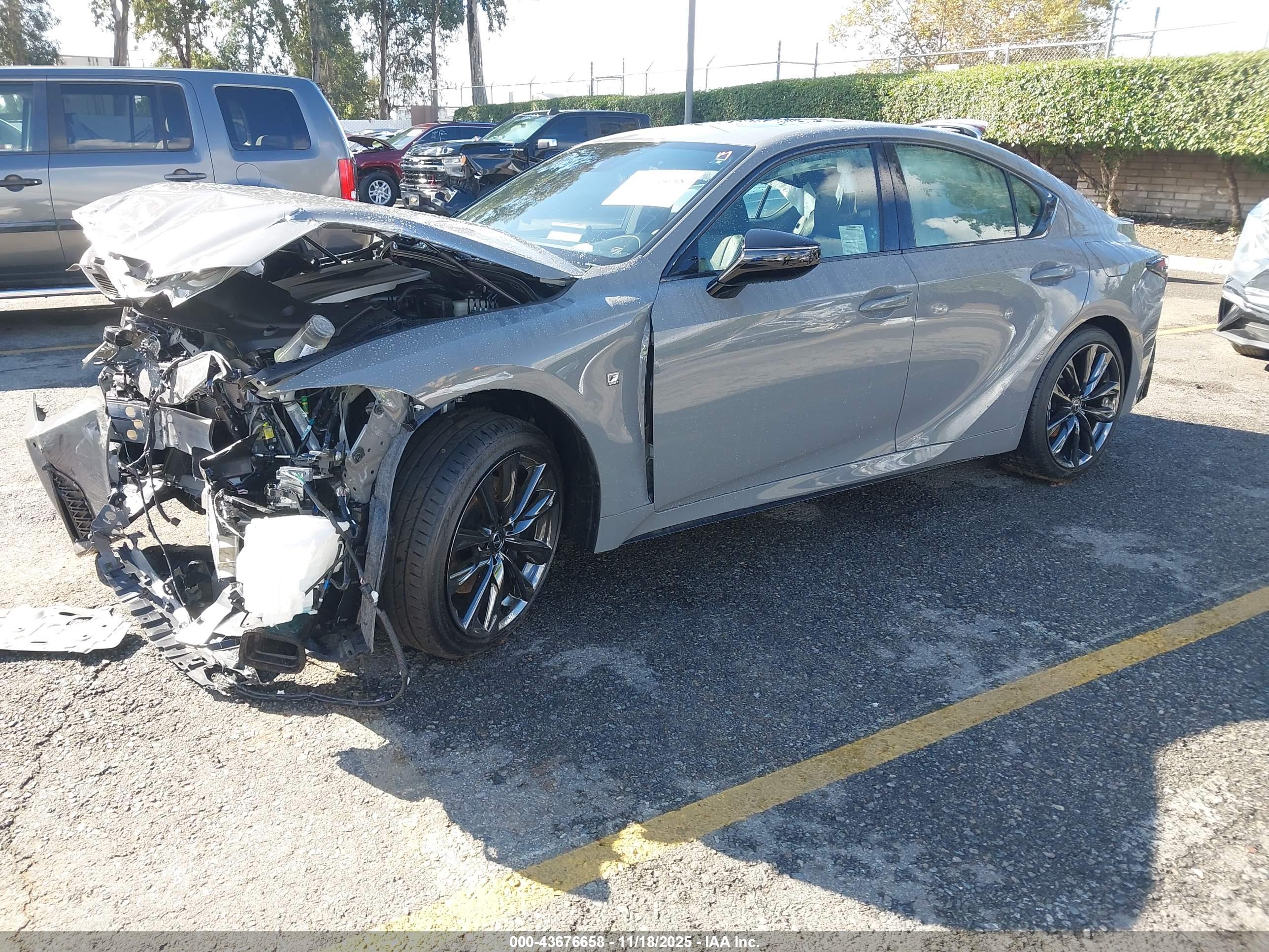 LEXUS IS image 2