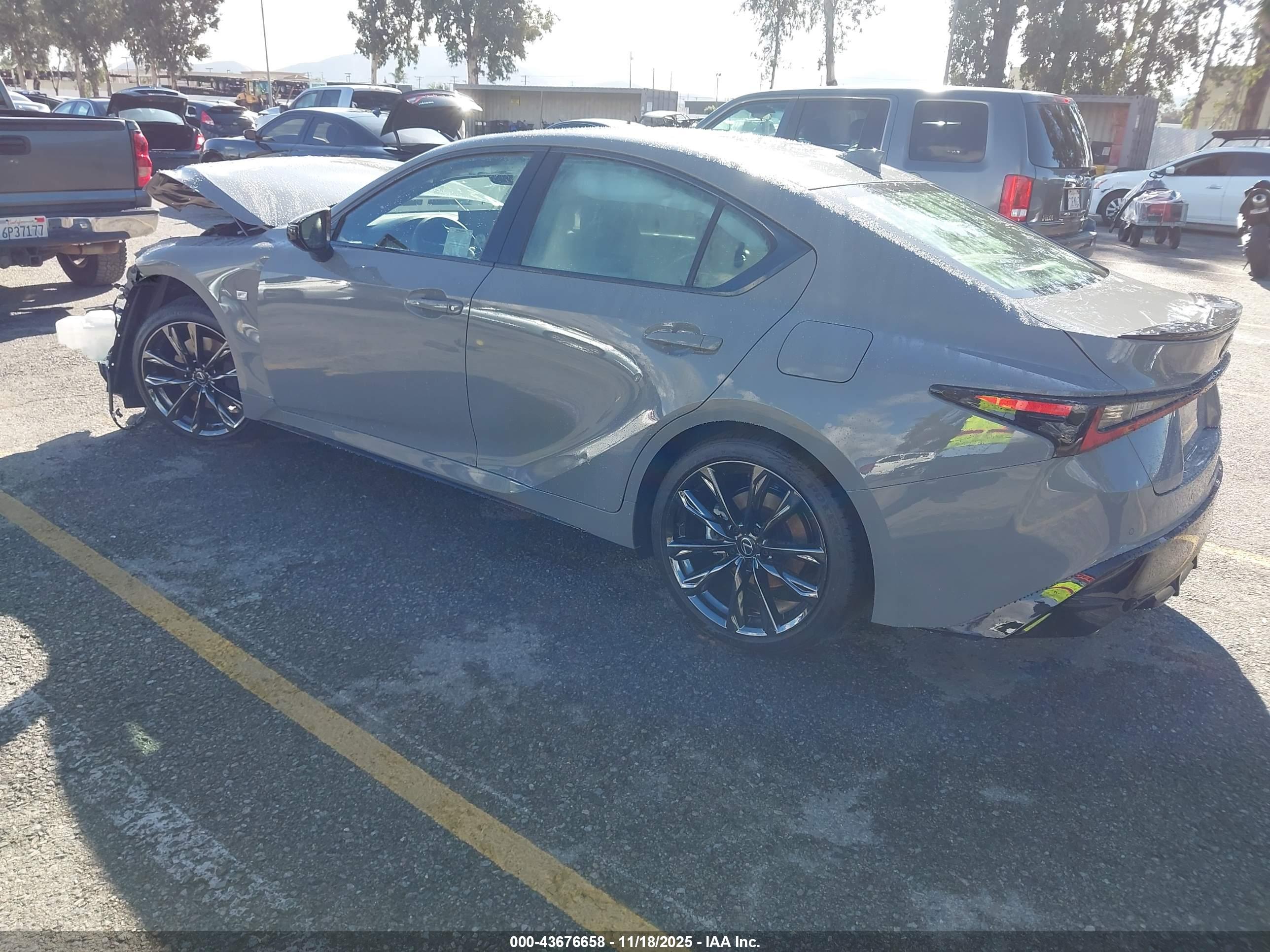 LEXUS IS image 3