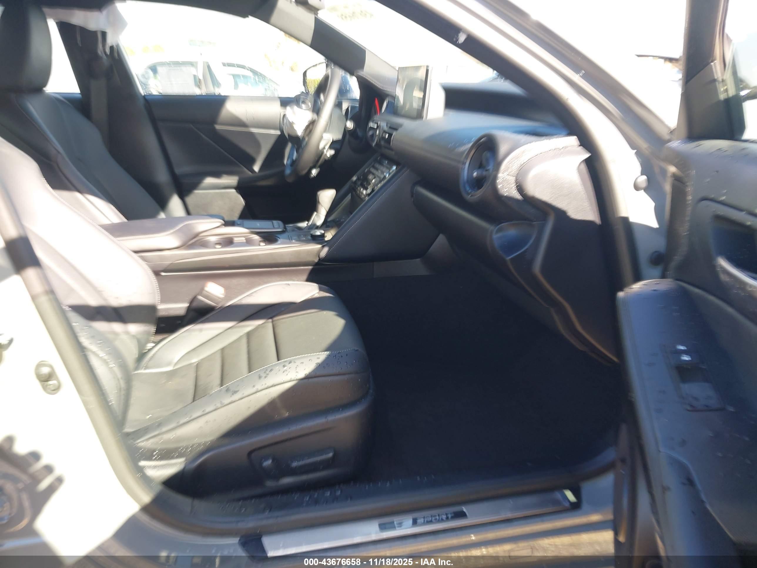 LEXUS IS image 5