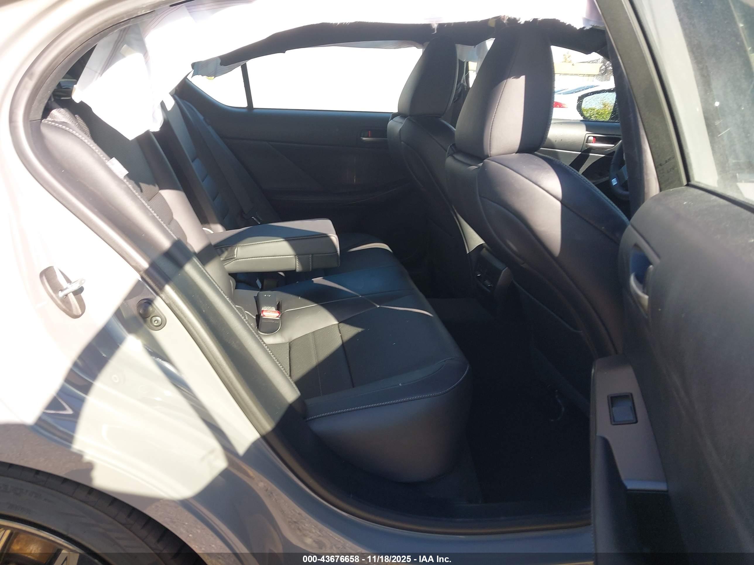 LEXUS IS image 8