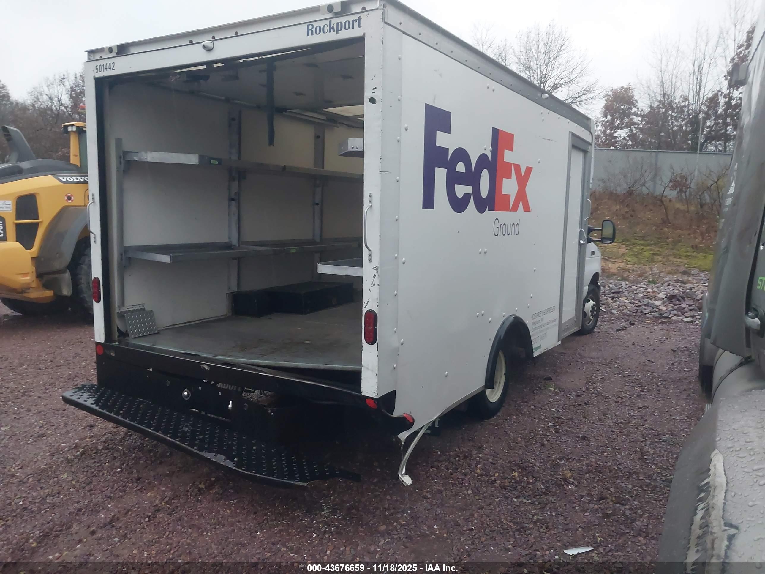 FORD E-350 image 4