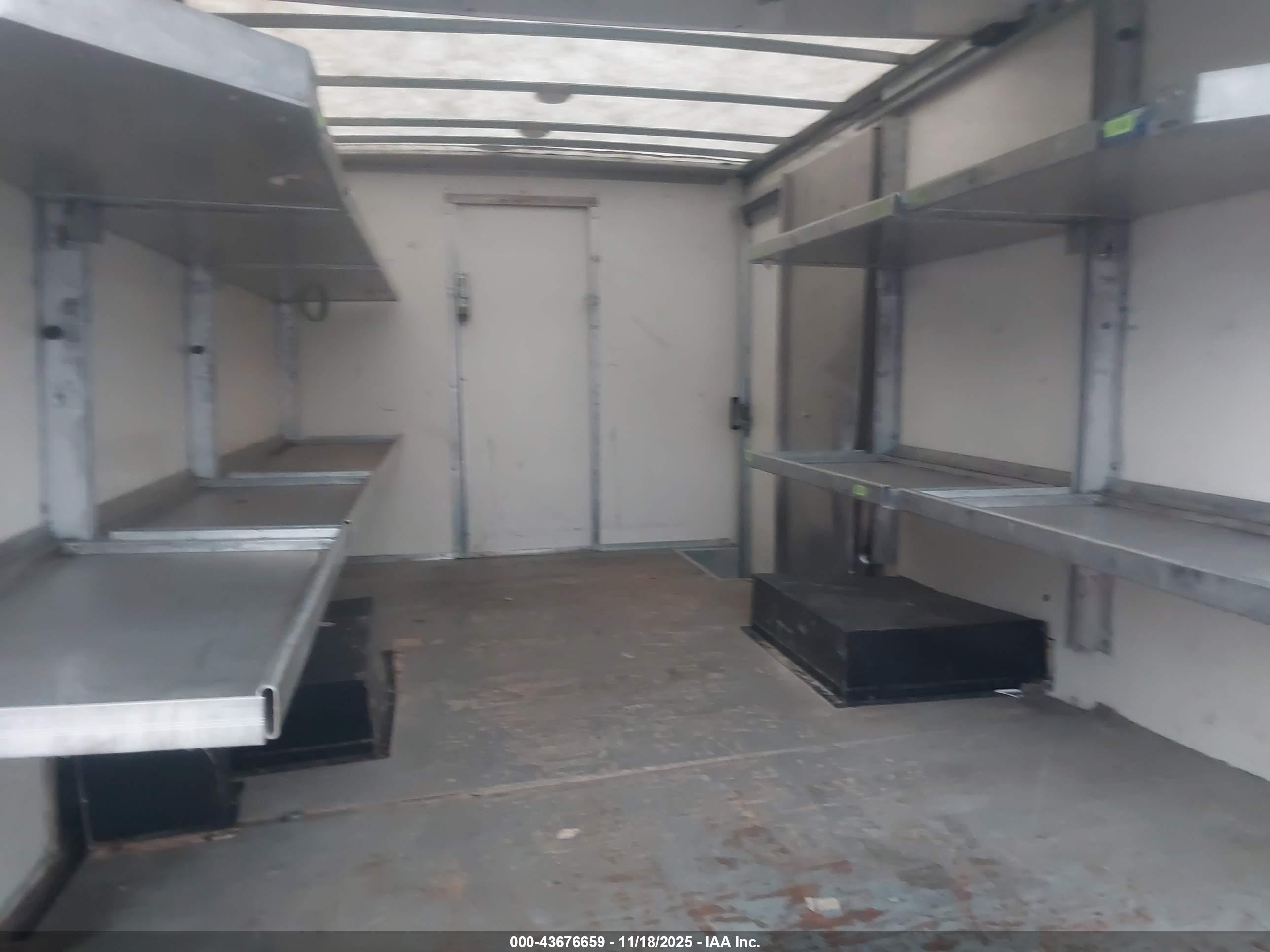 FORD E-350 image 7