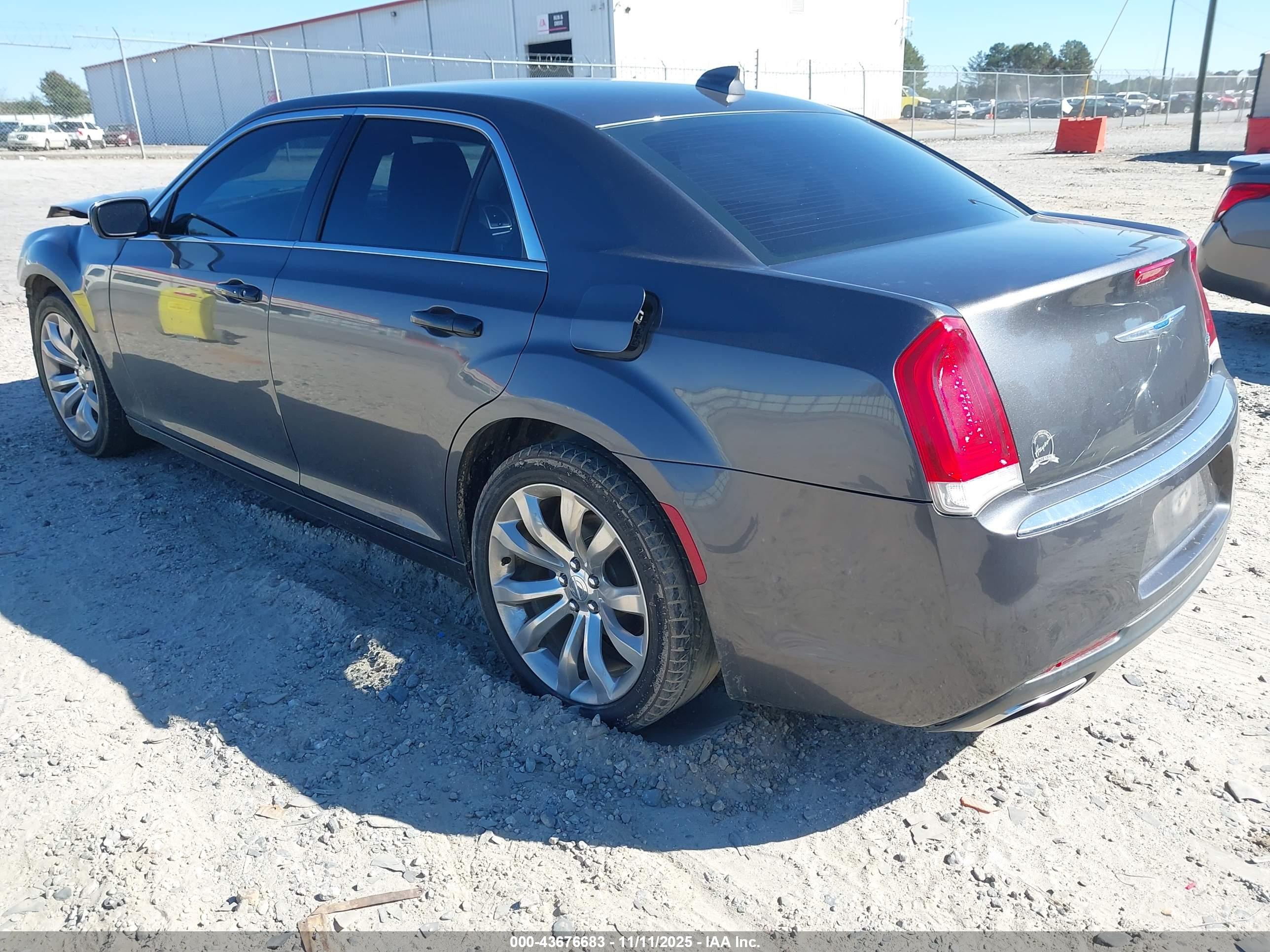 CHRYSLER 300 image 3
