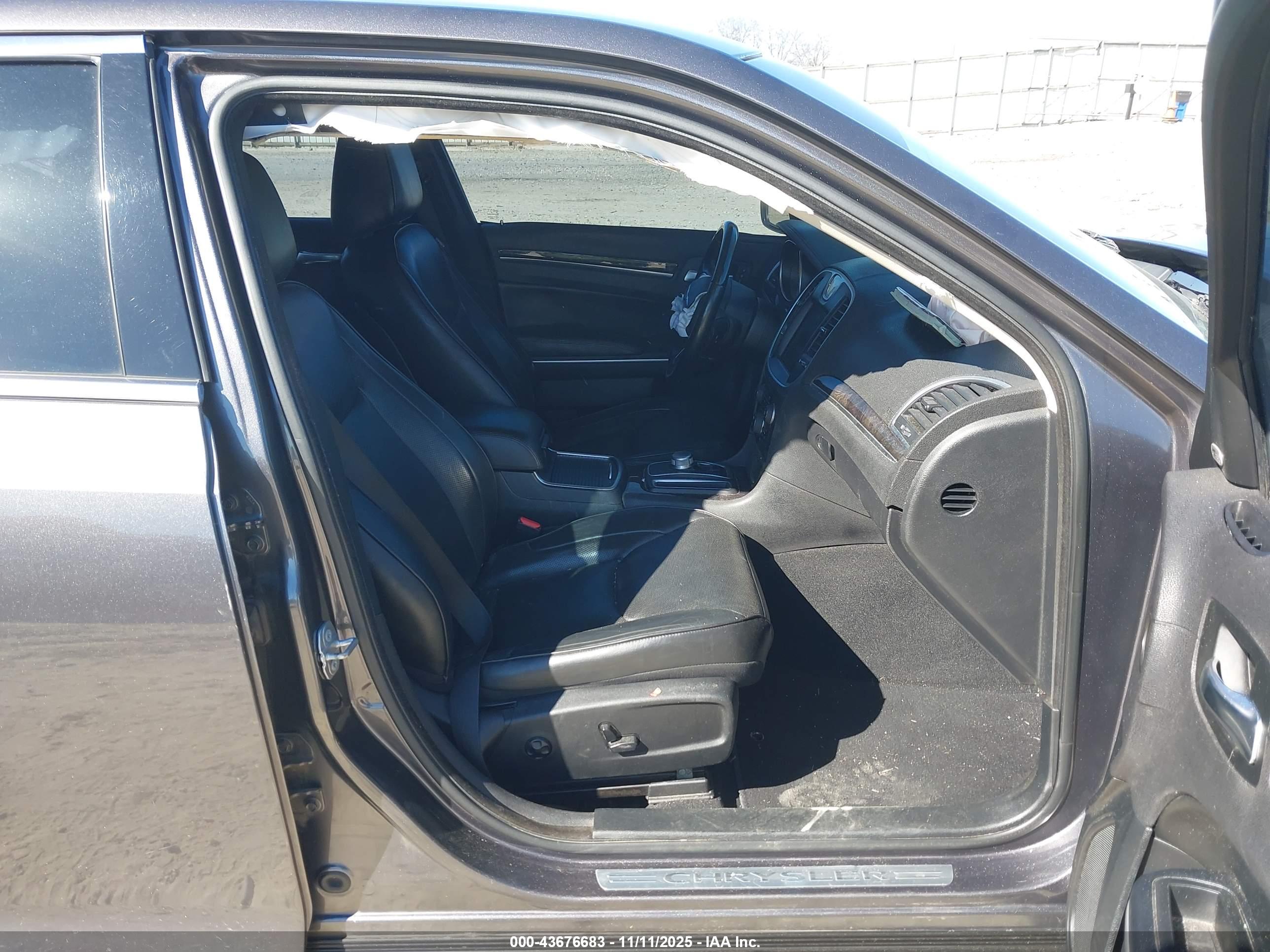 CHRYSLER 300 image 5