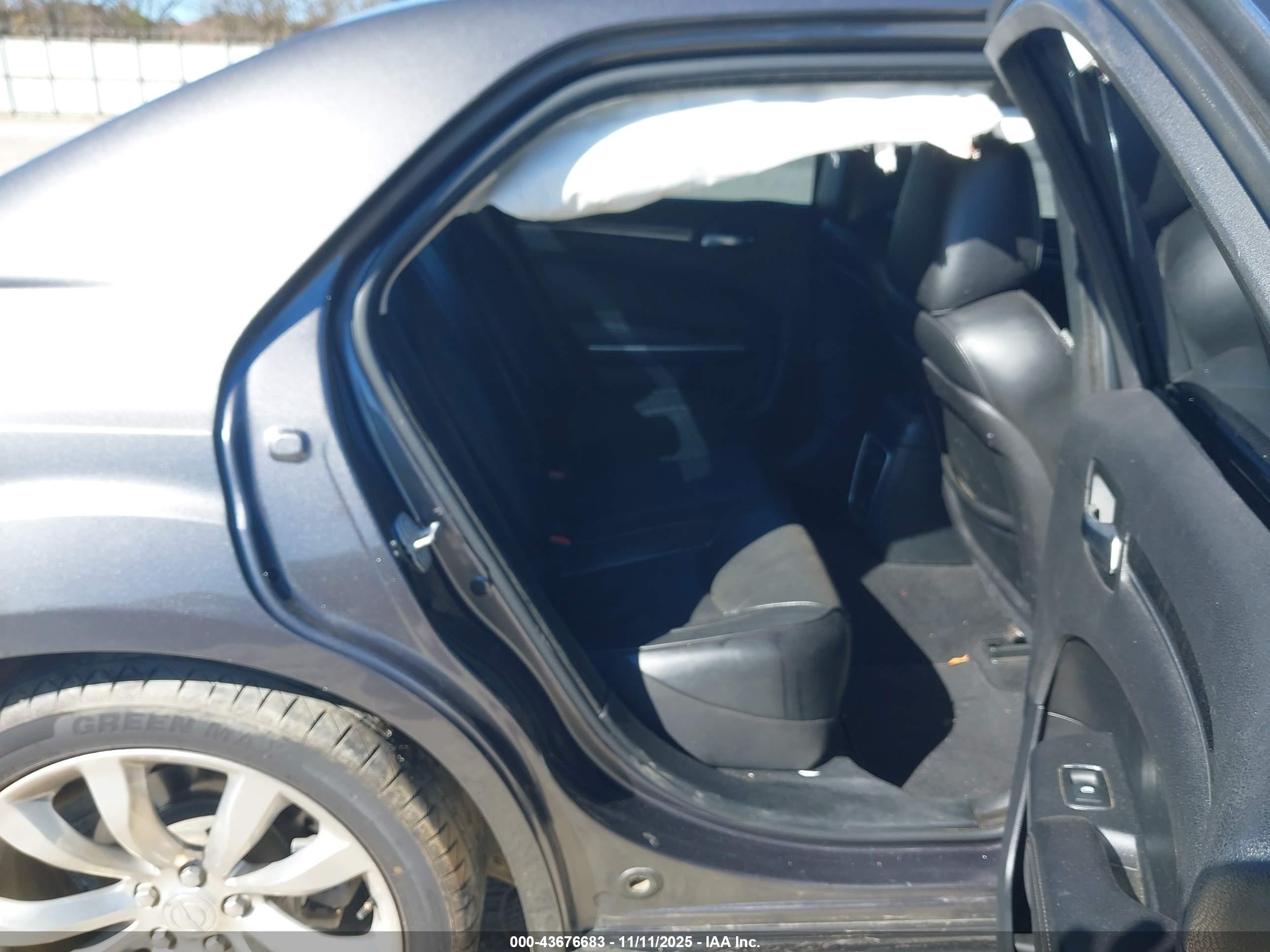 CHRYSLER 300 image 8