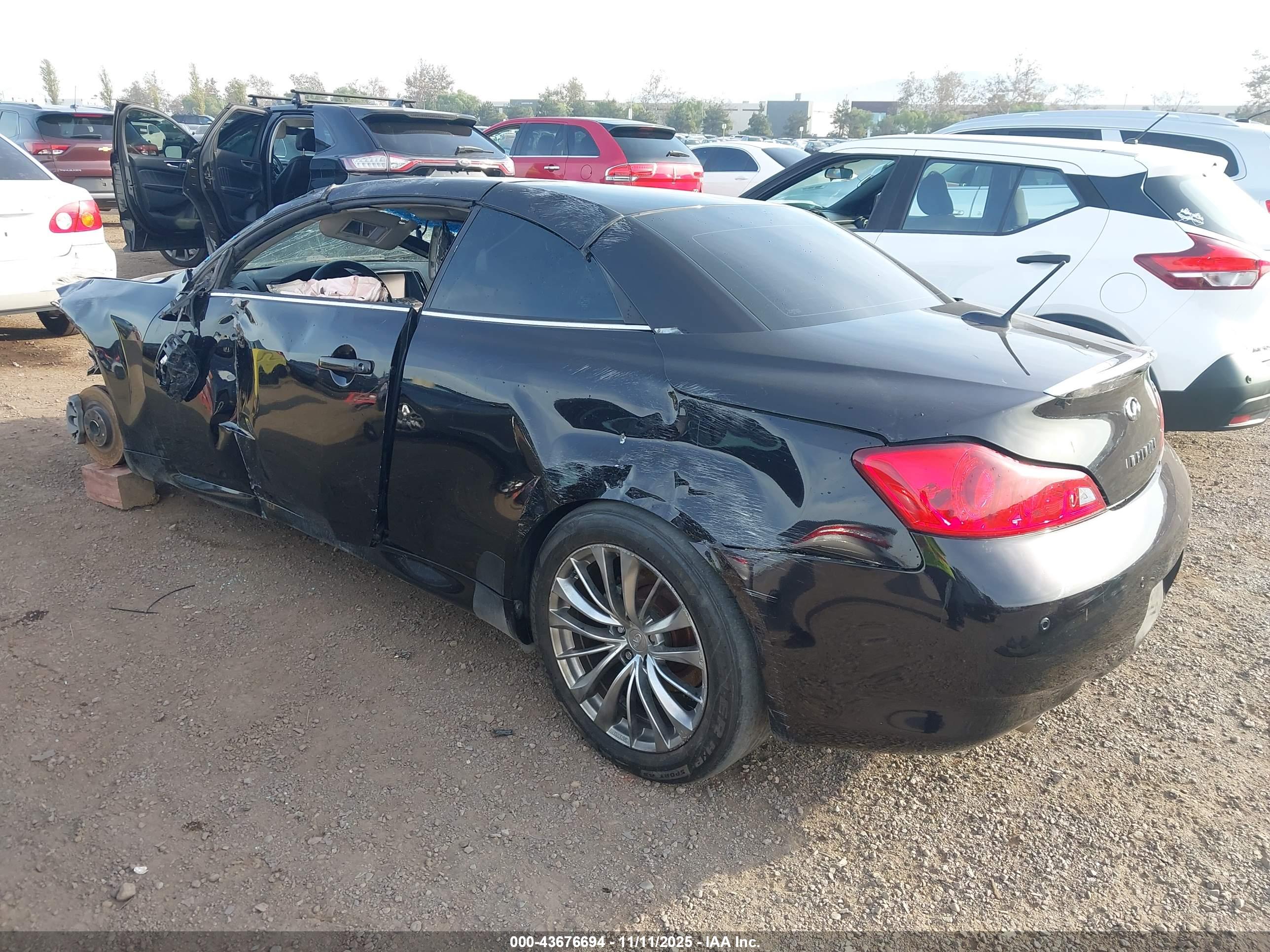 INFINITI G37 image 3