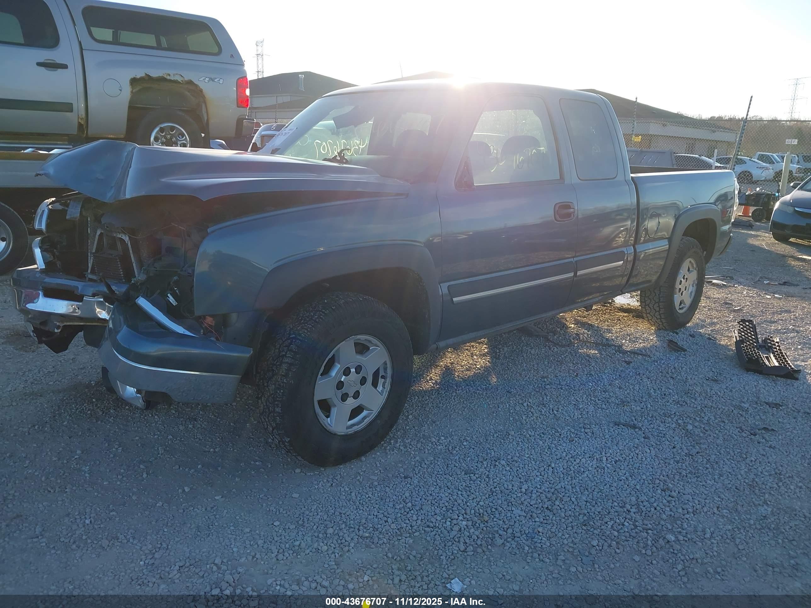 CHEVROLET SILVERADO image 2
