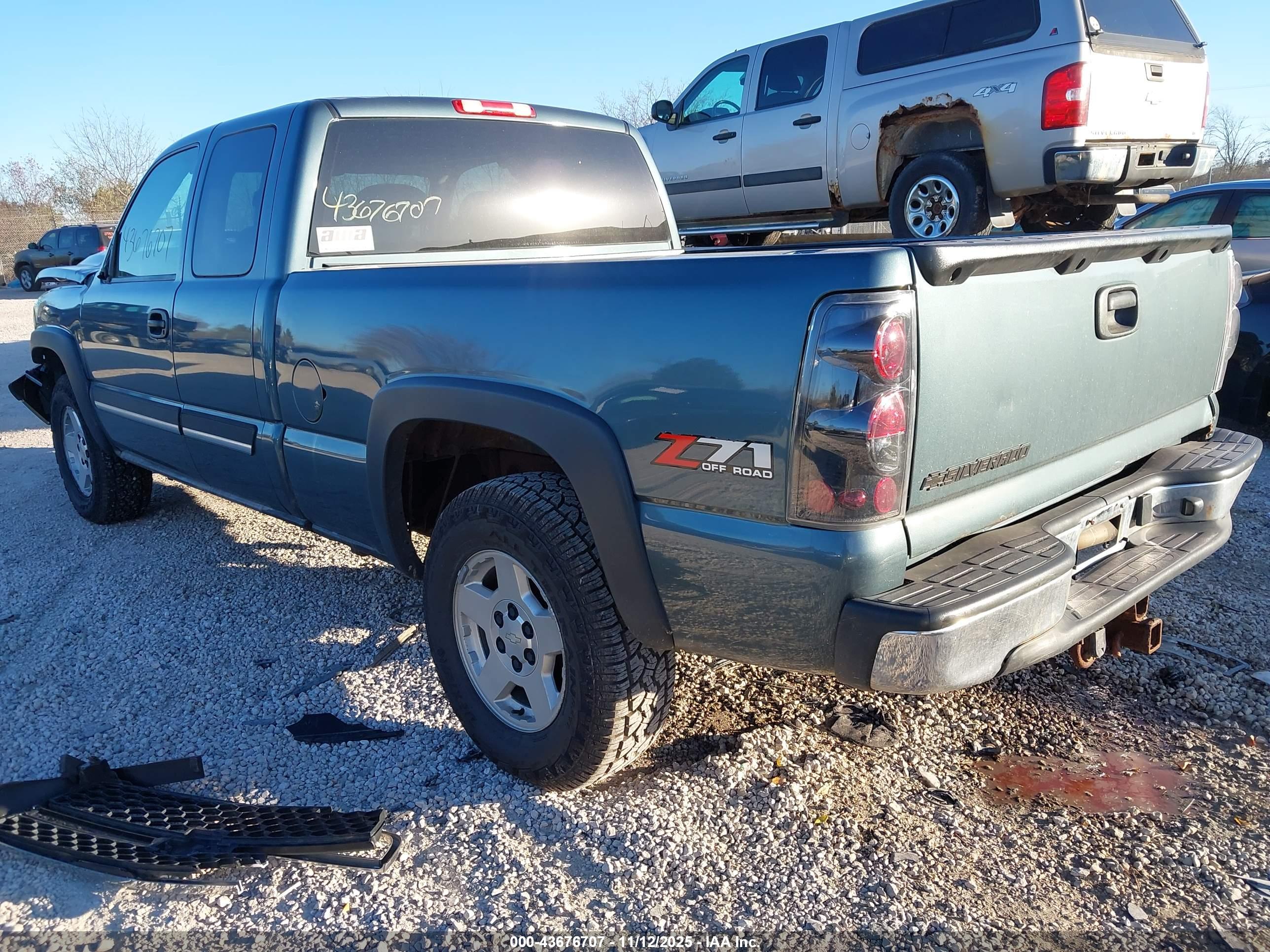 CHEVROLET SILVERADO image 3