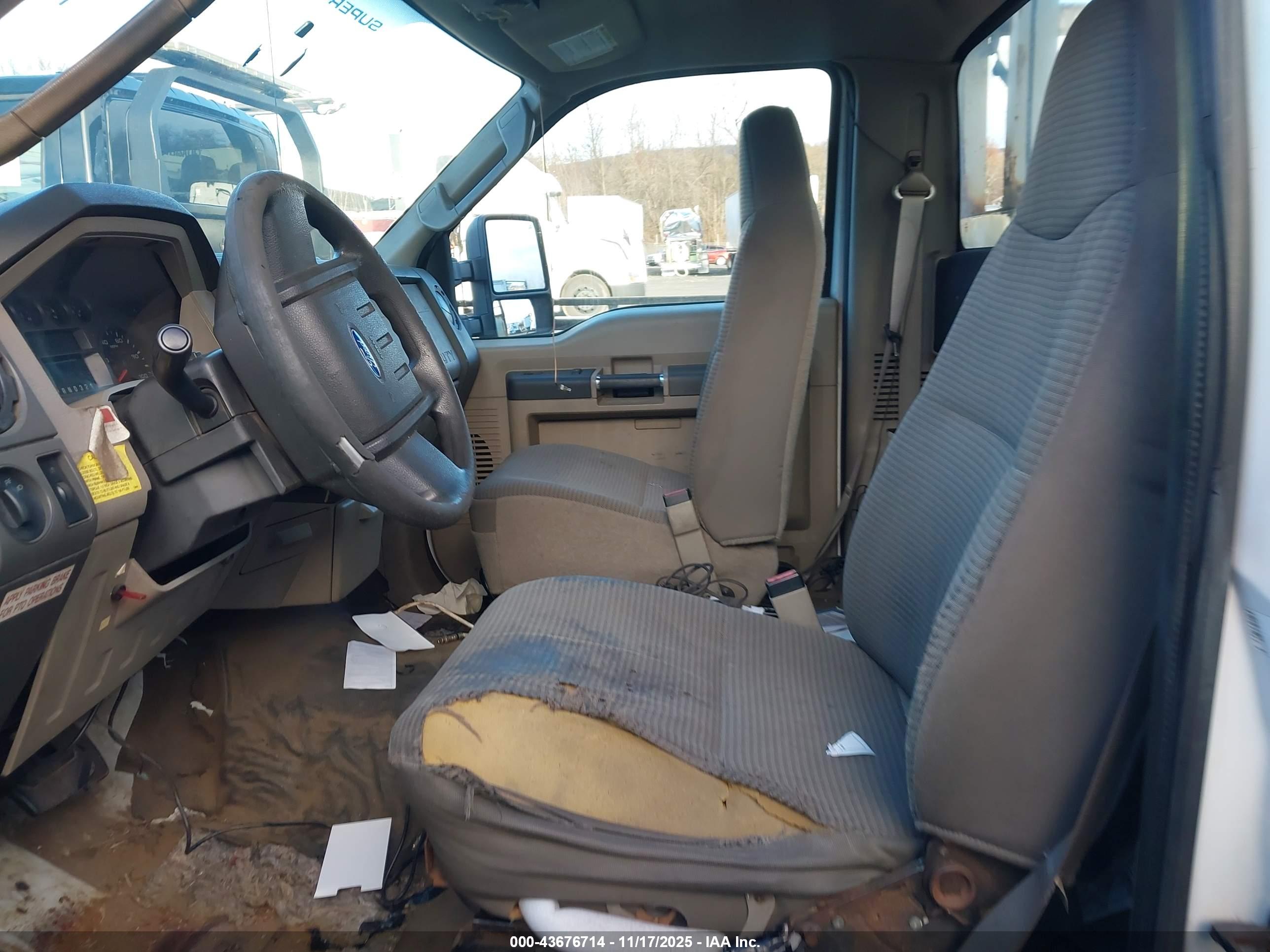 FORD F-450 image 8
