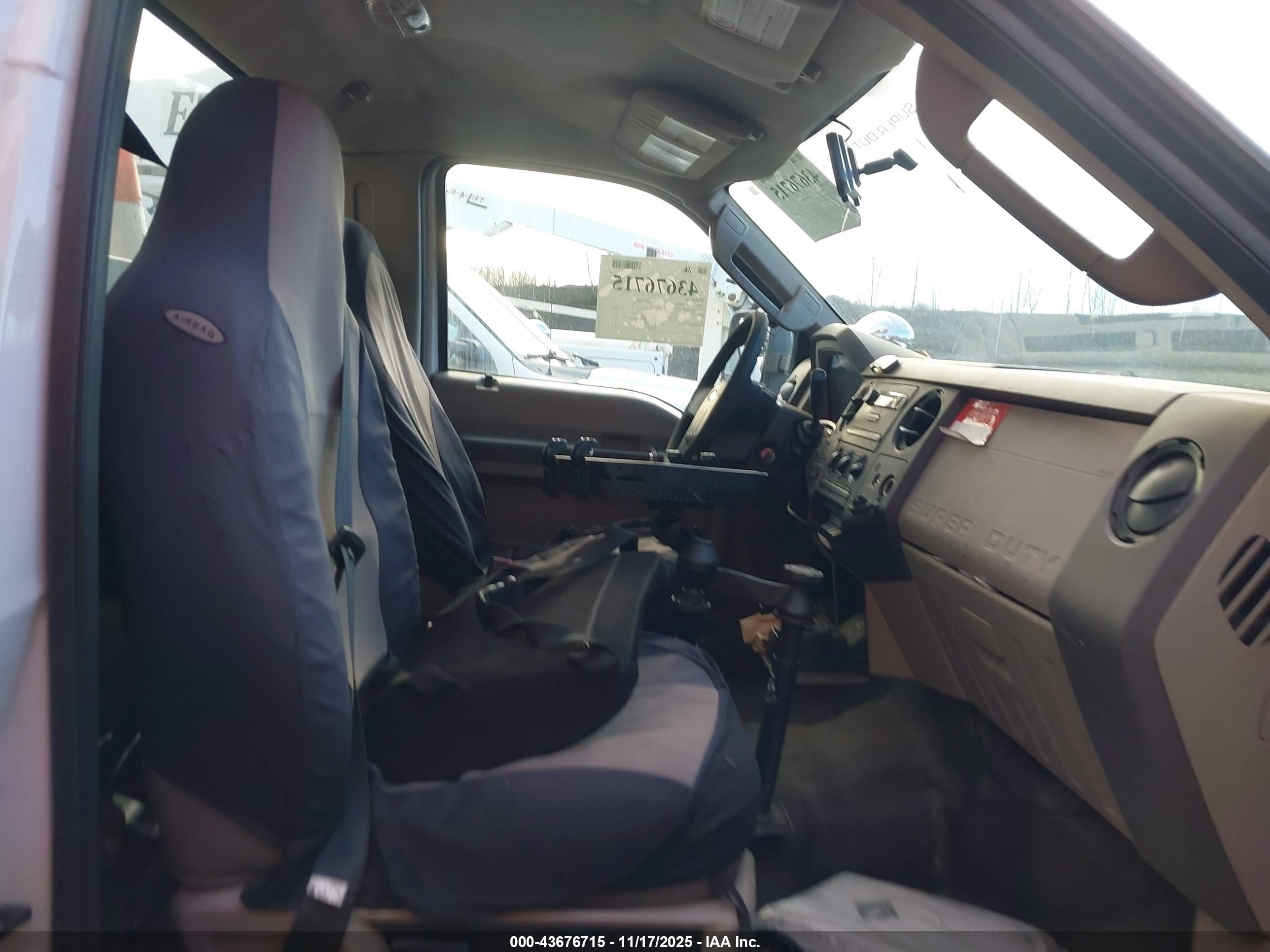 FORD F-450 image 8