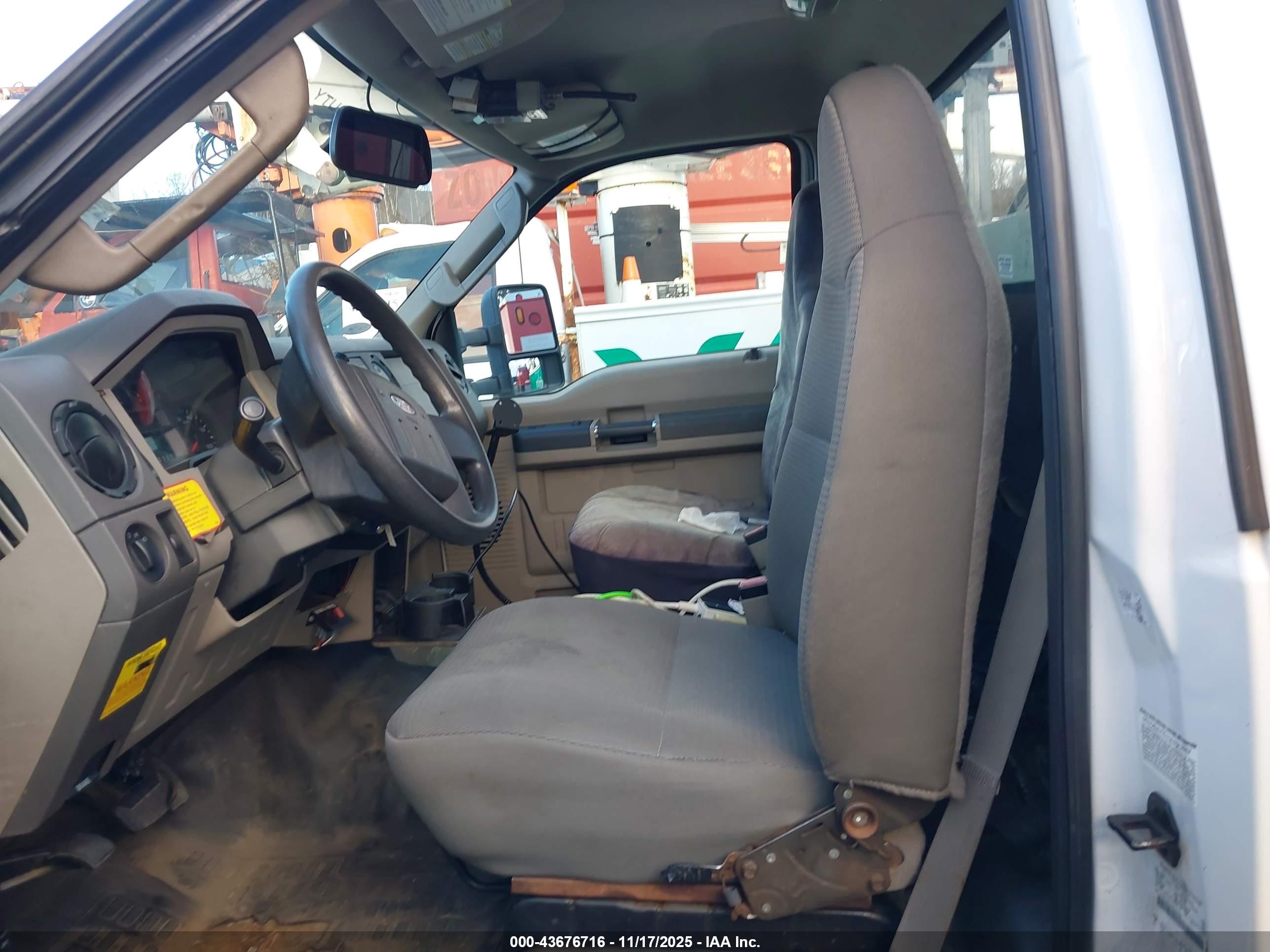 FORD F-450 image 8