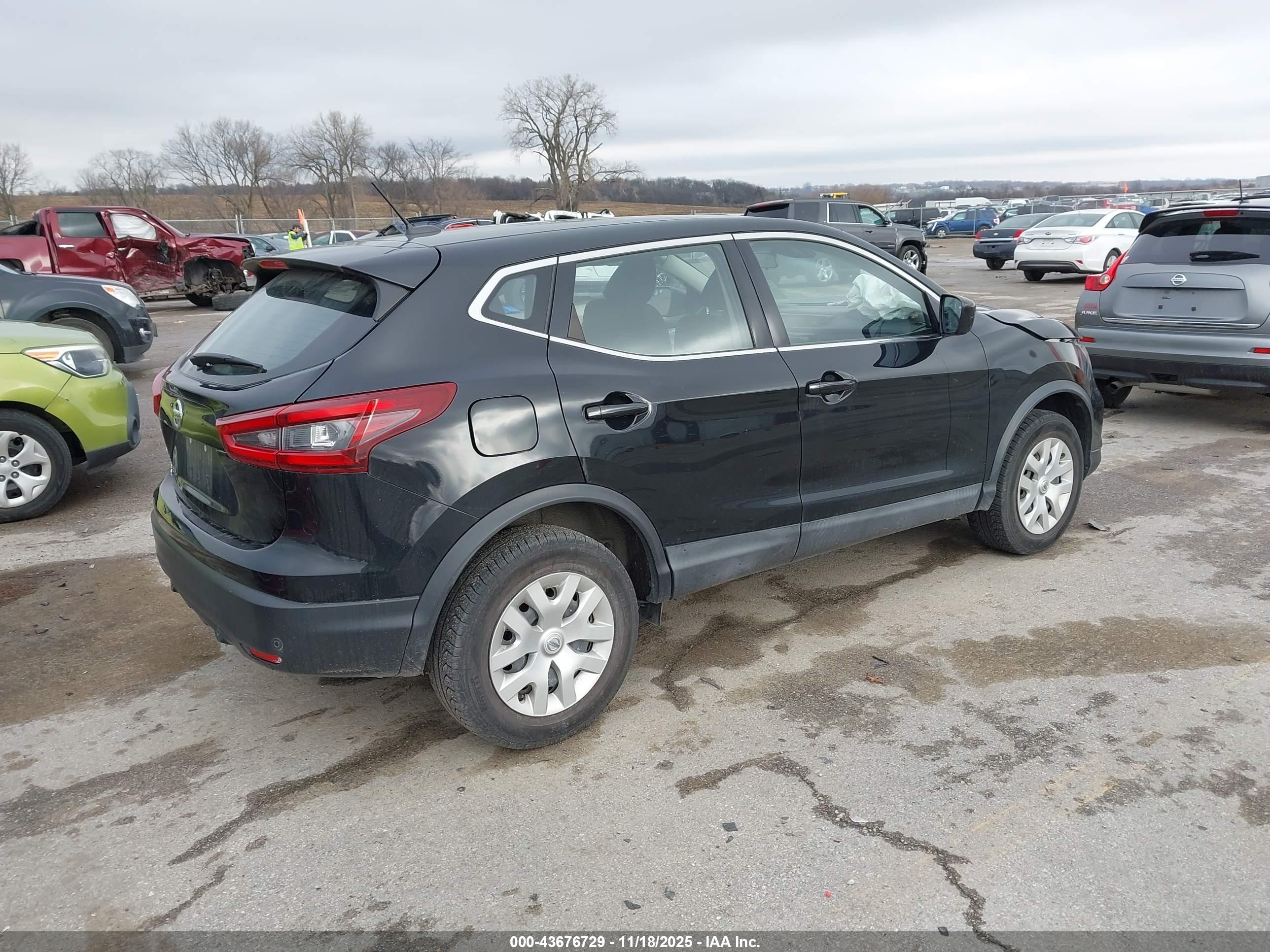 NISSAN ROGUE image 4