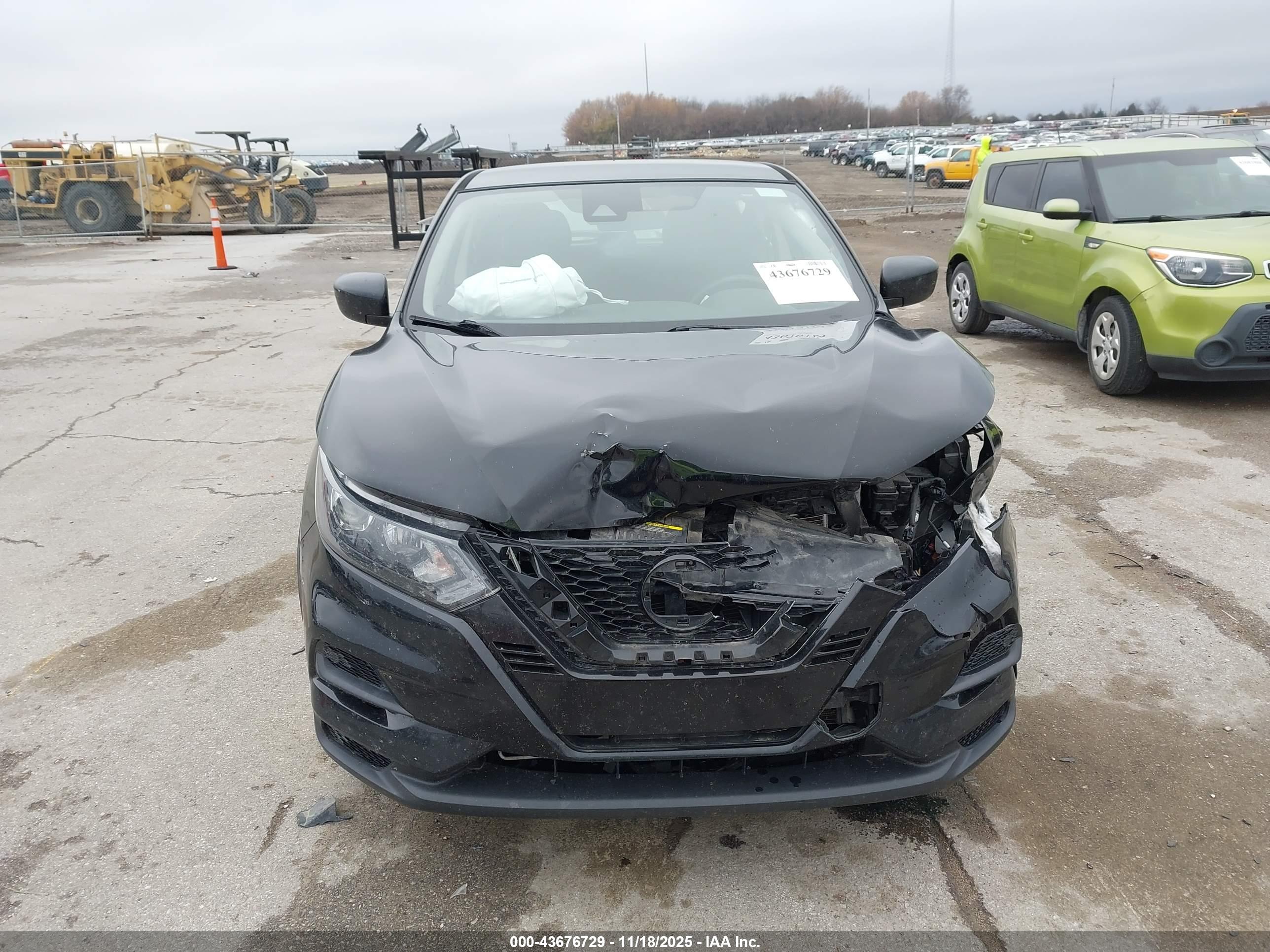 NISSAN ROGUE image 6