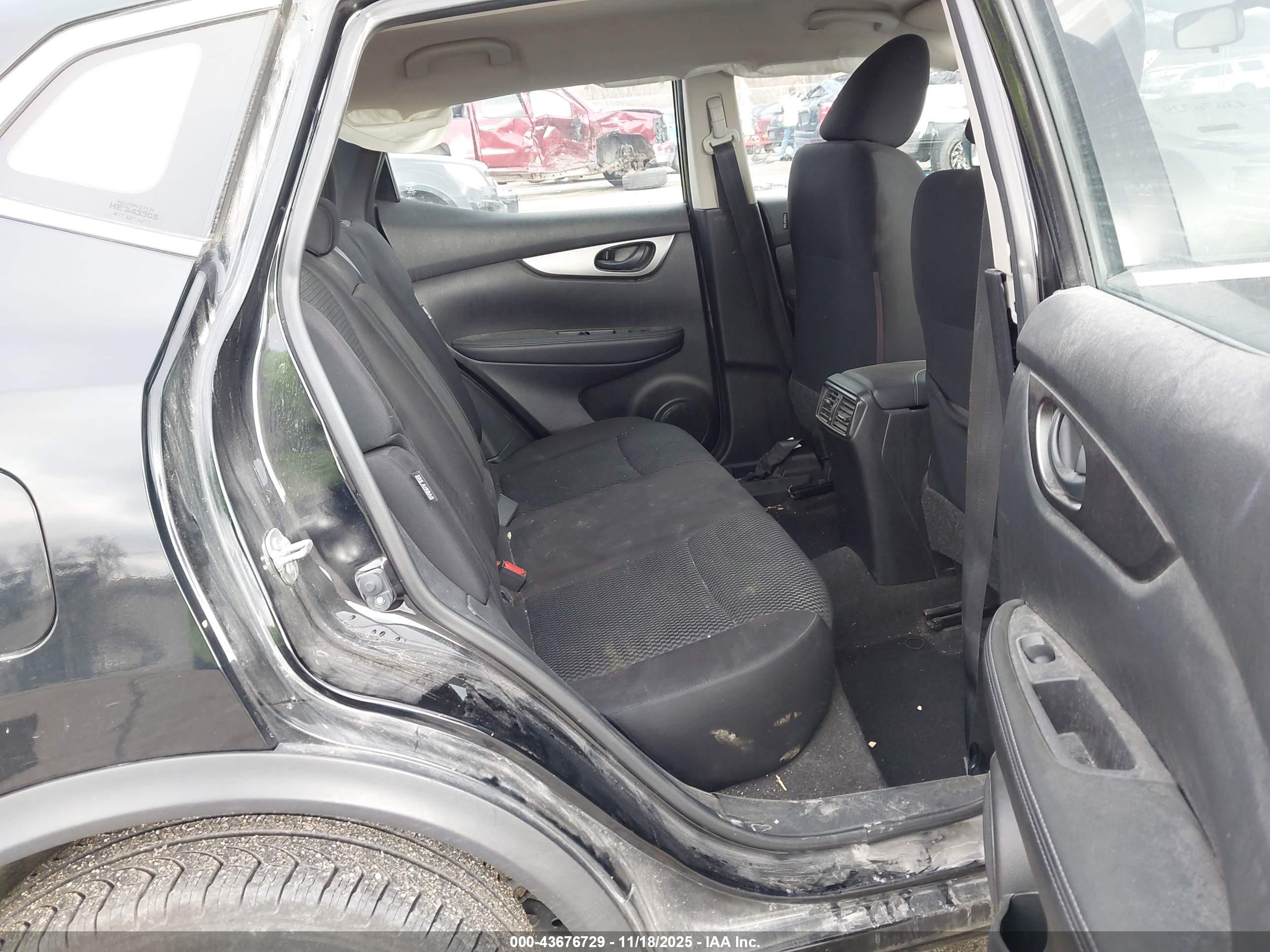 NISSAN ROGUE image 8