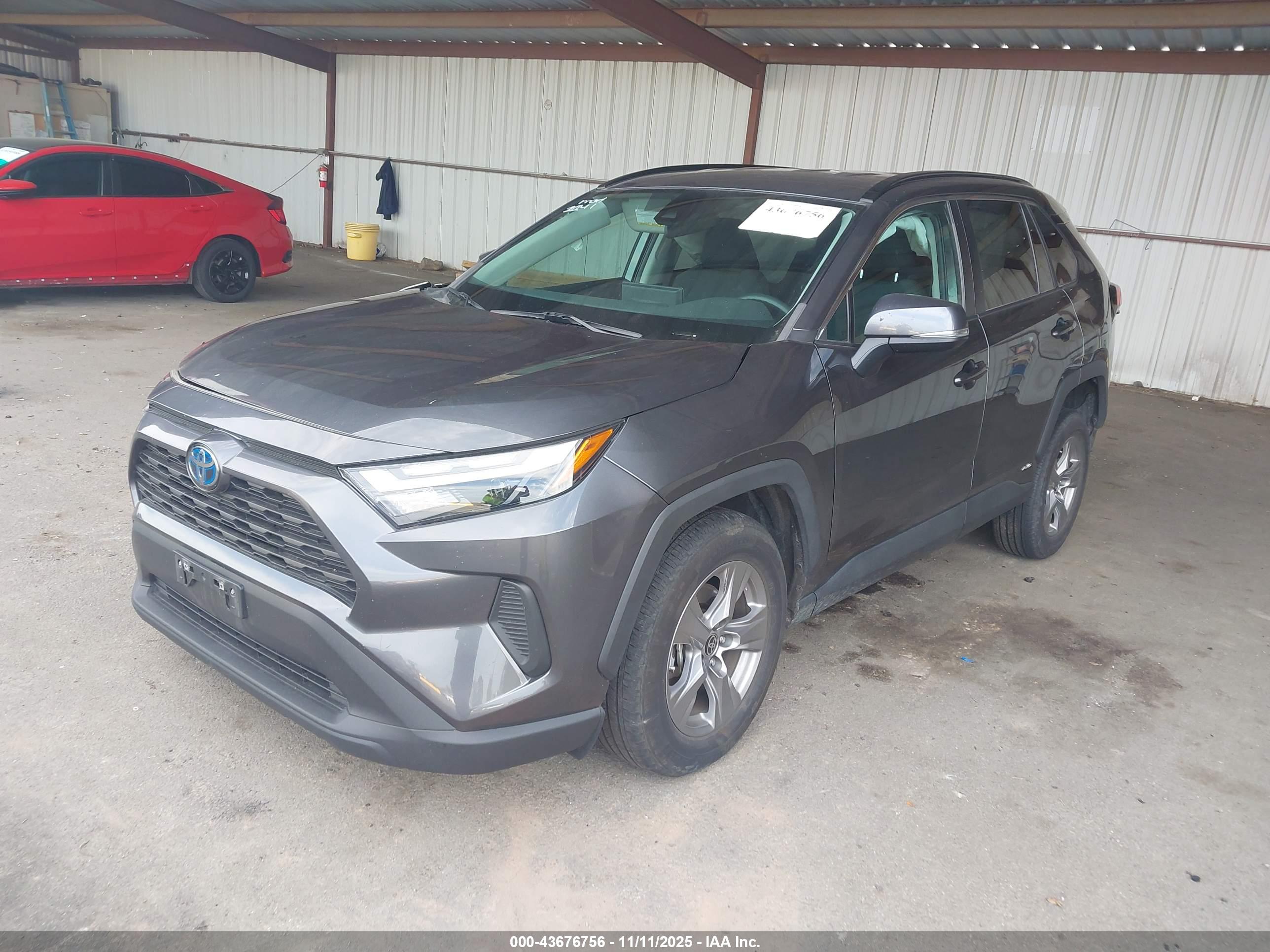 TOYOTA RAV4 image 2