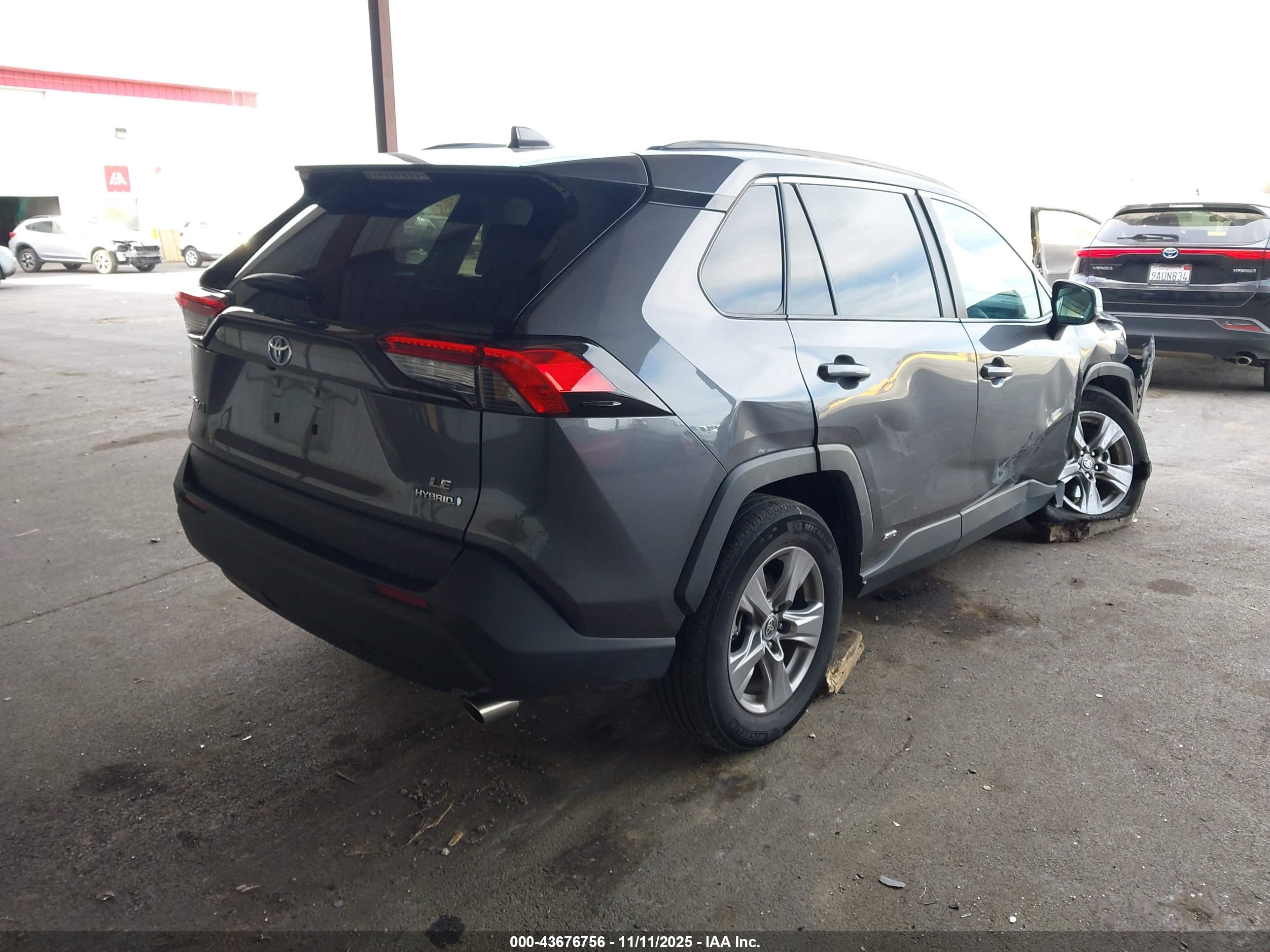 TOYOTA RAV4 image 4