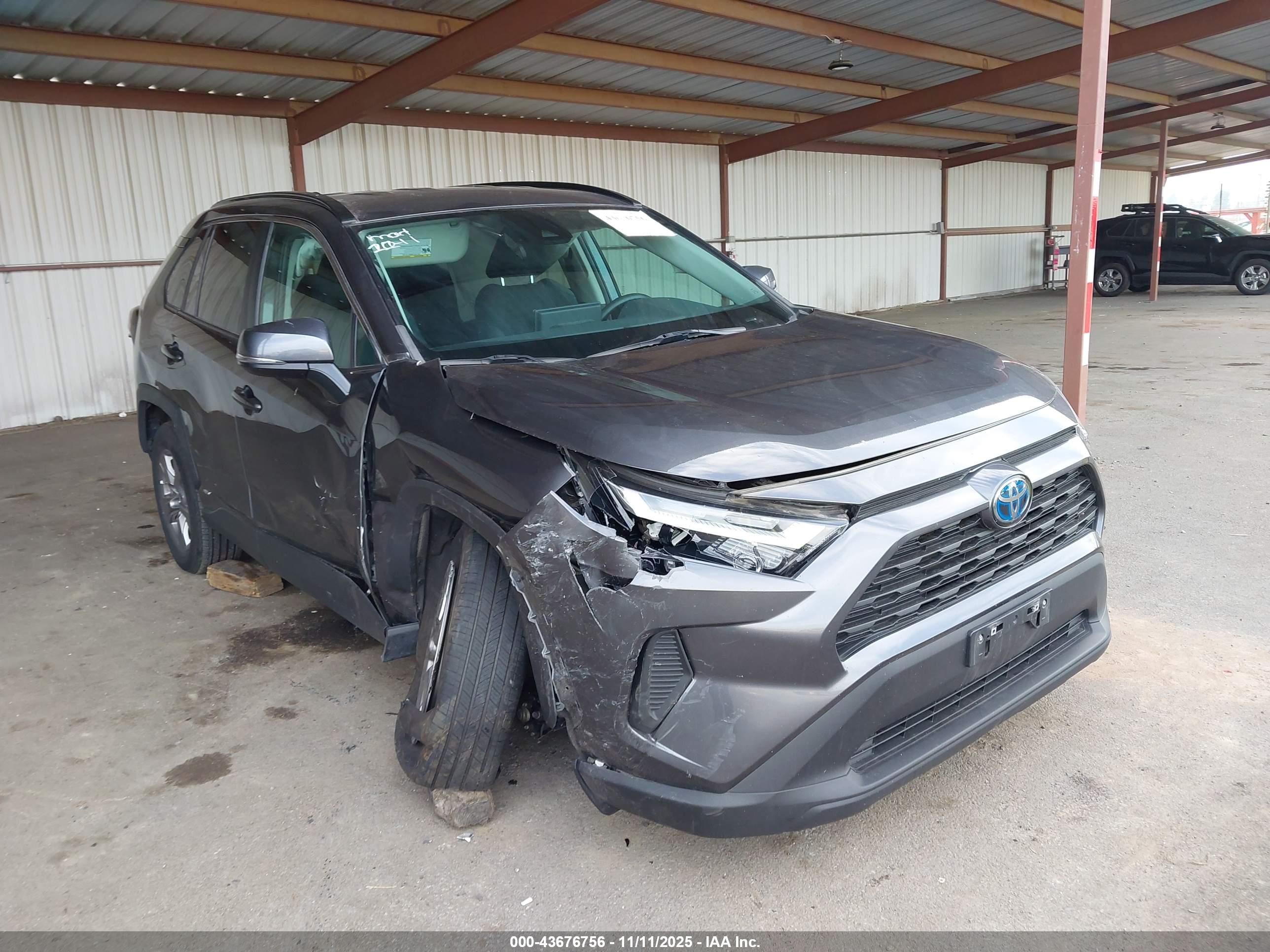 TOYOTA RAV4 image 6