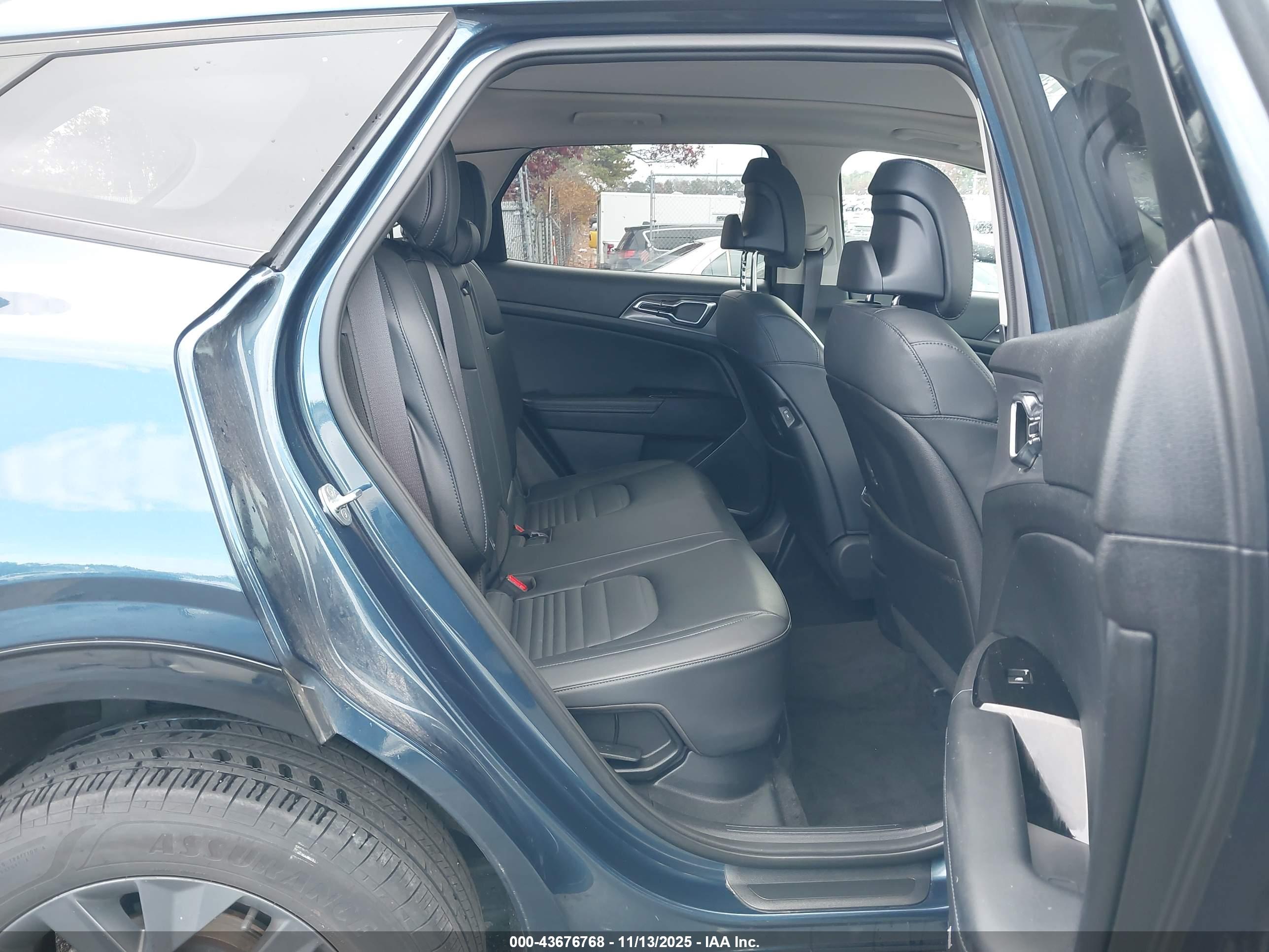 KIA SPORTAGE image 8