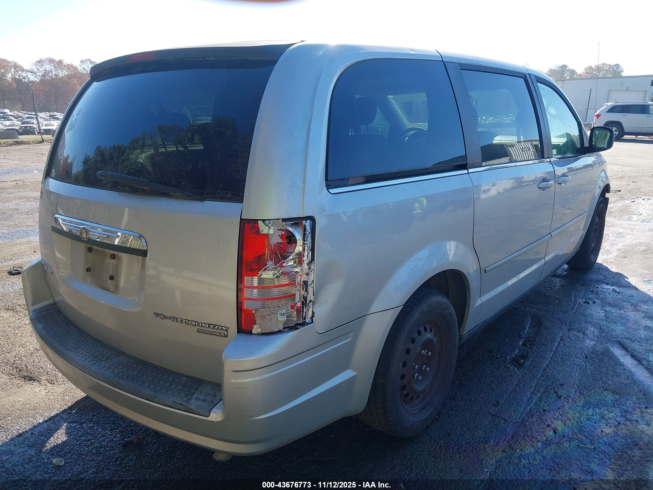CHRYSLER TOWN image 4