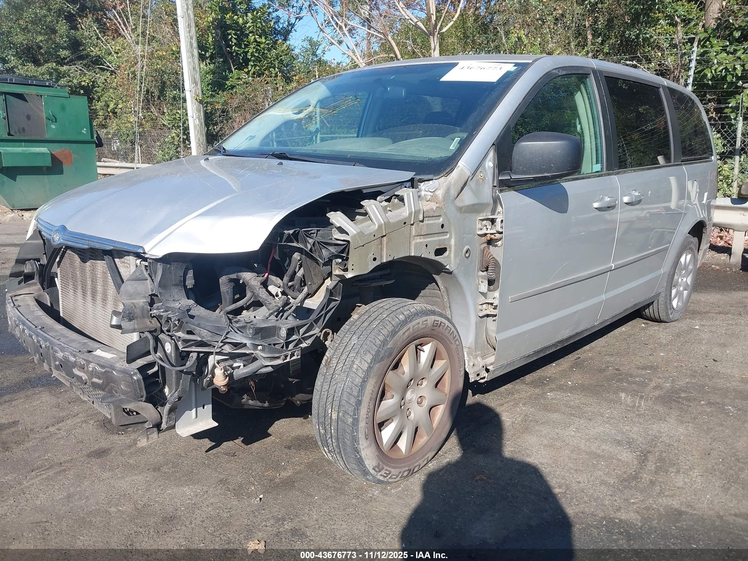 CHRYSLER TOWN image 6