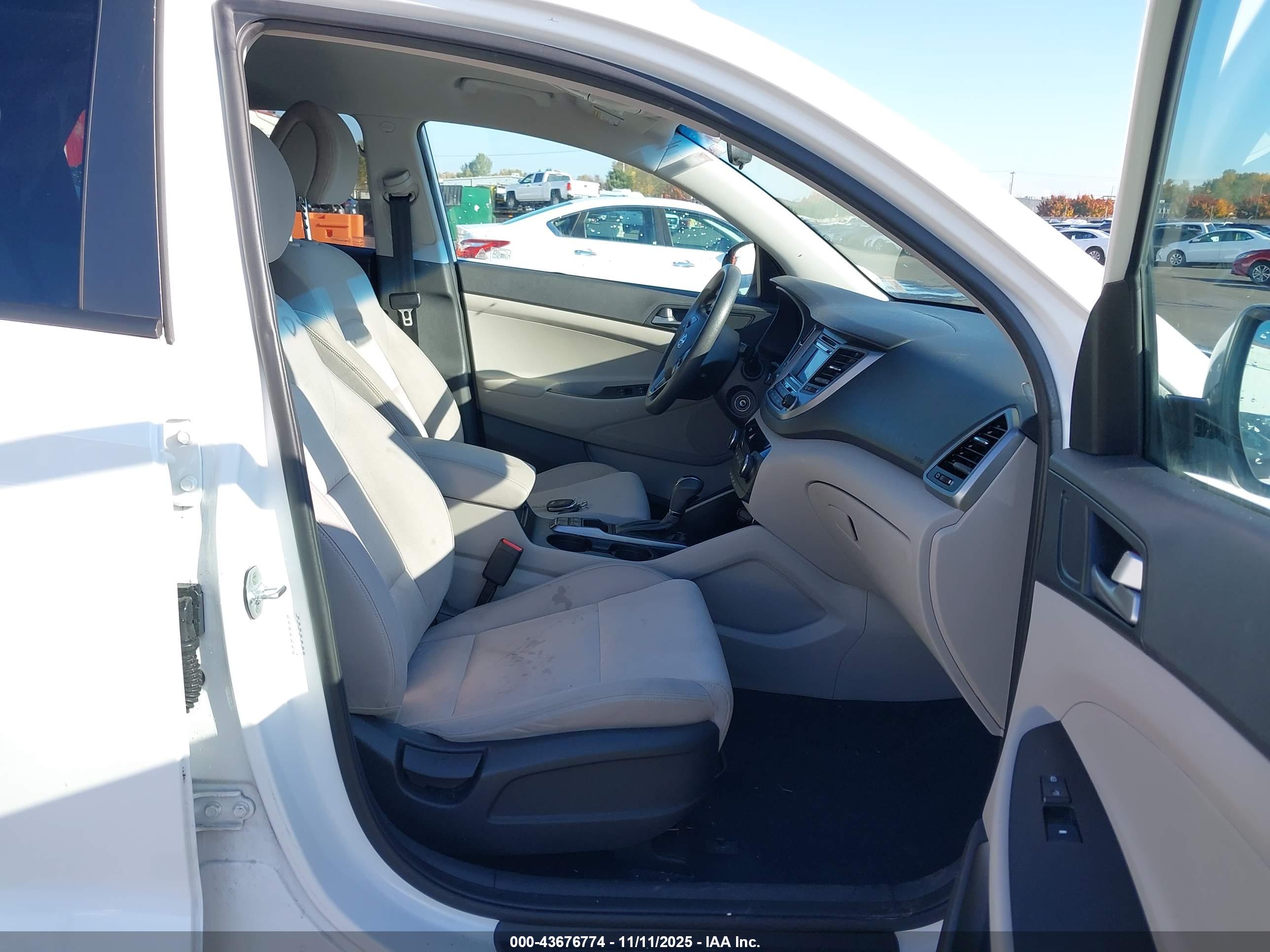 HYUNDAI TUCSON image 5