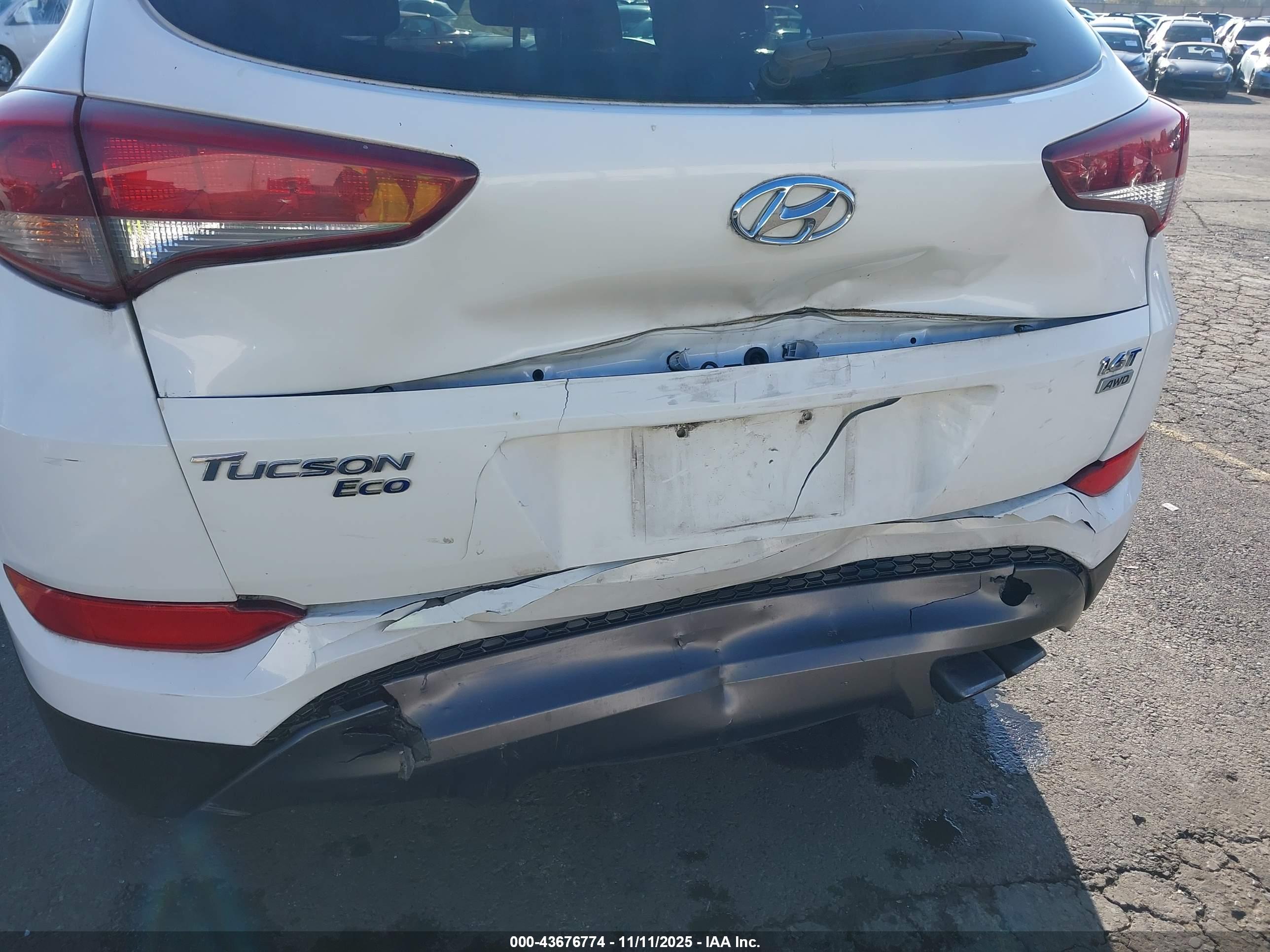 HYUNDAI TUCSON image 6