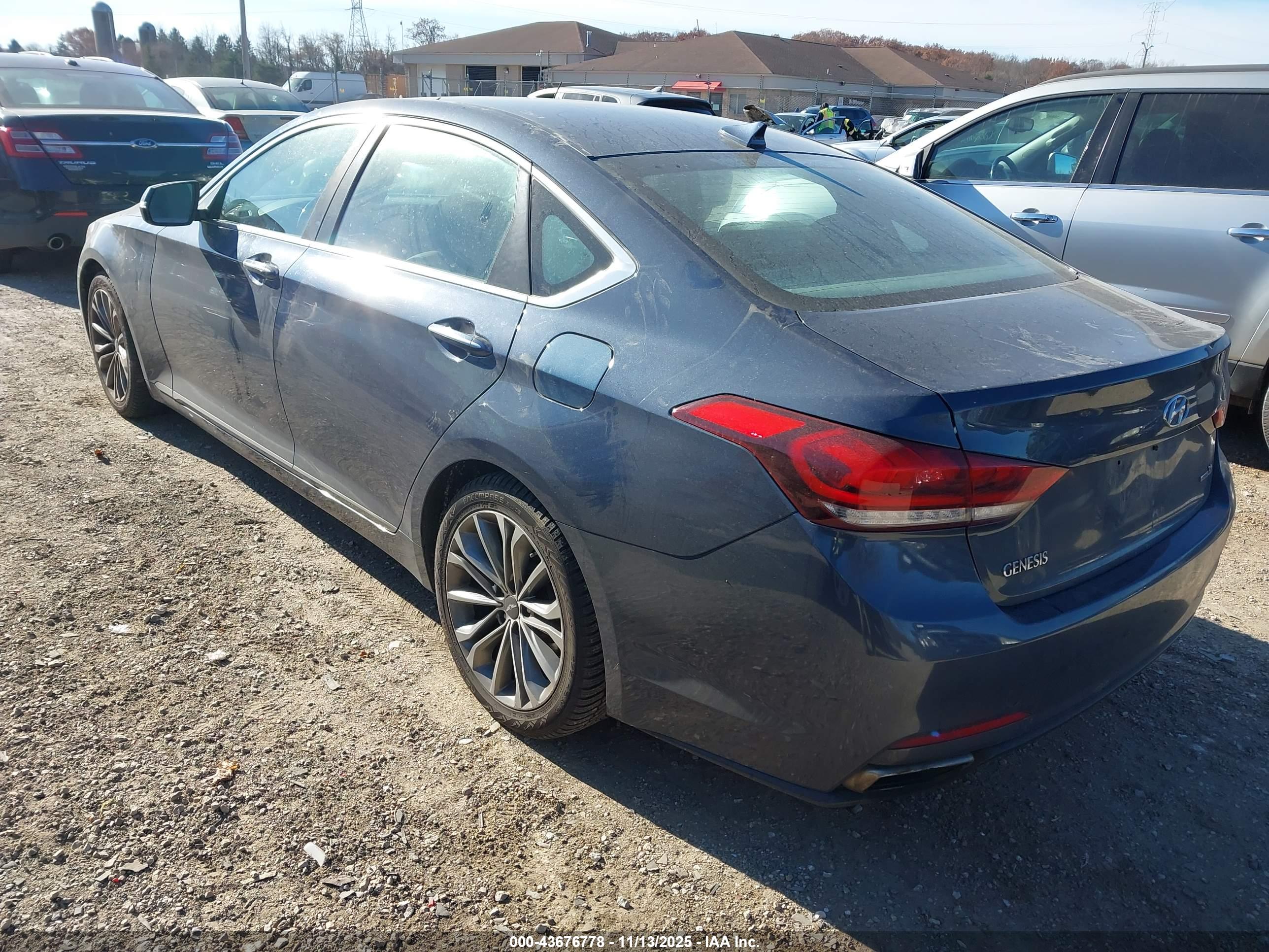 HYUNDAI GENESIS image 3