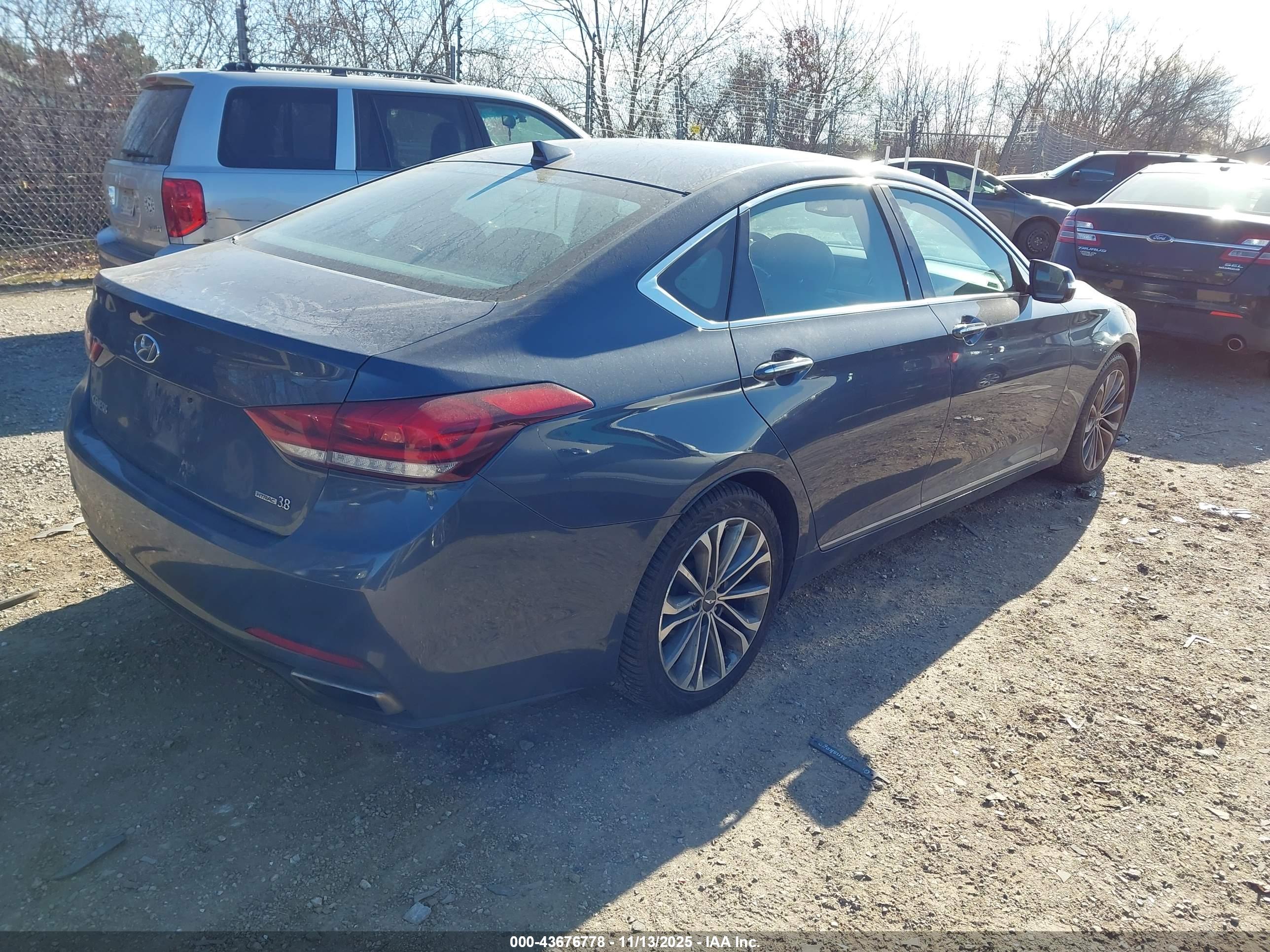 HYUNDAI GENESIS image 4