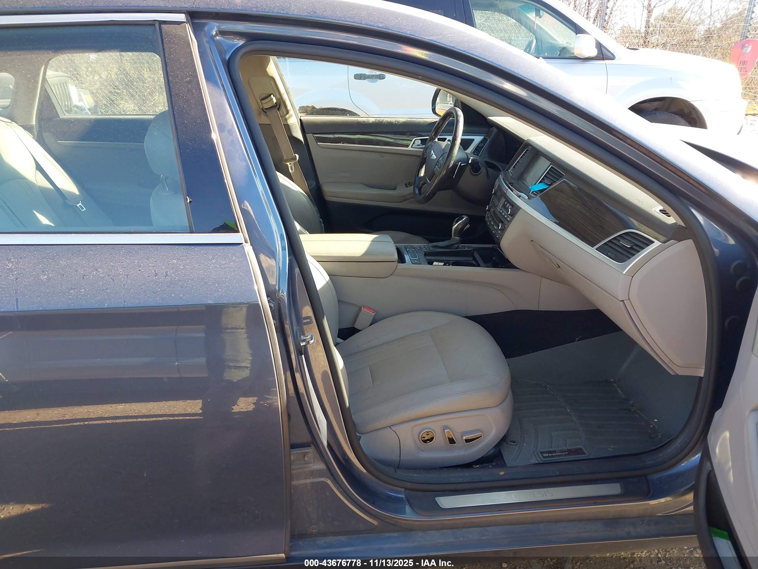 HYUNDAI GENESIS image 5