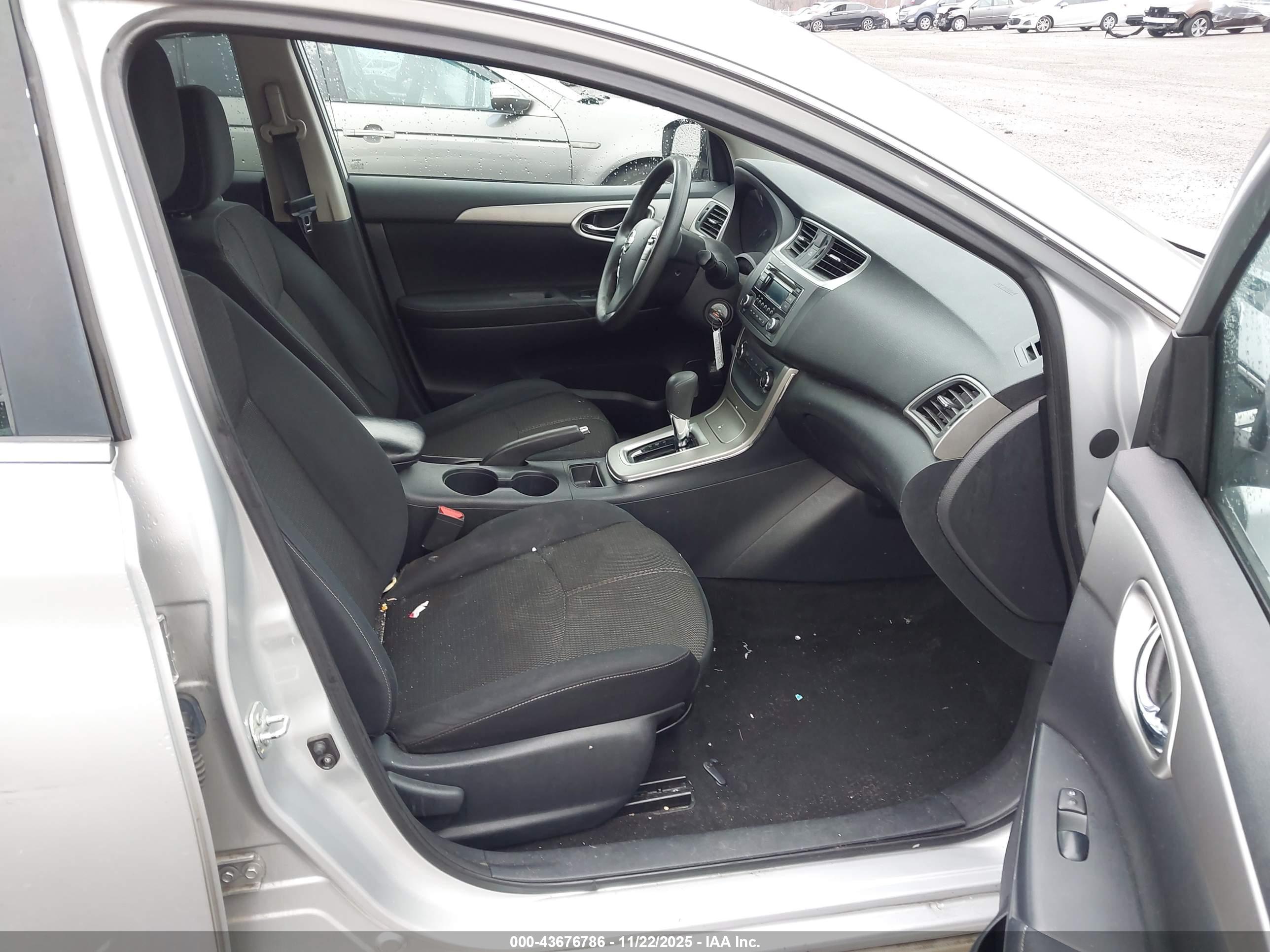 NISSAN SENTRA image 5