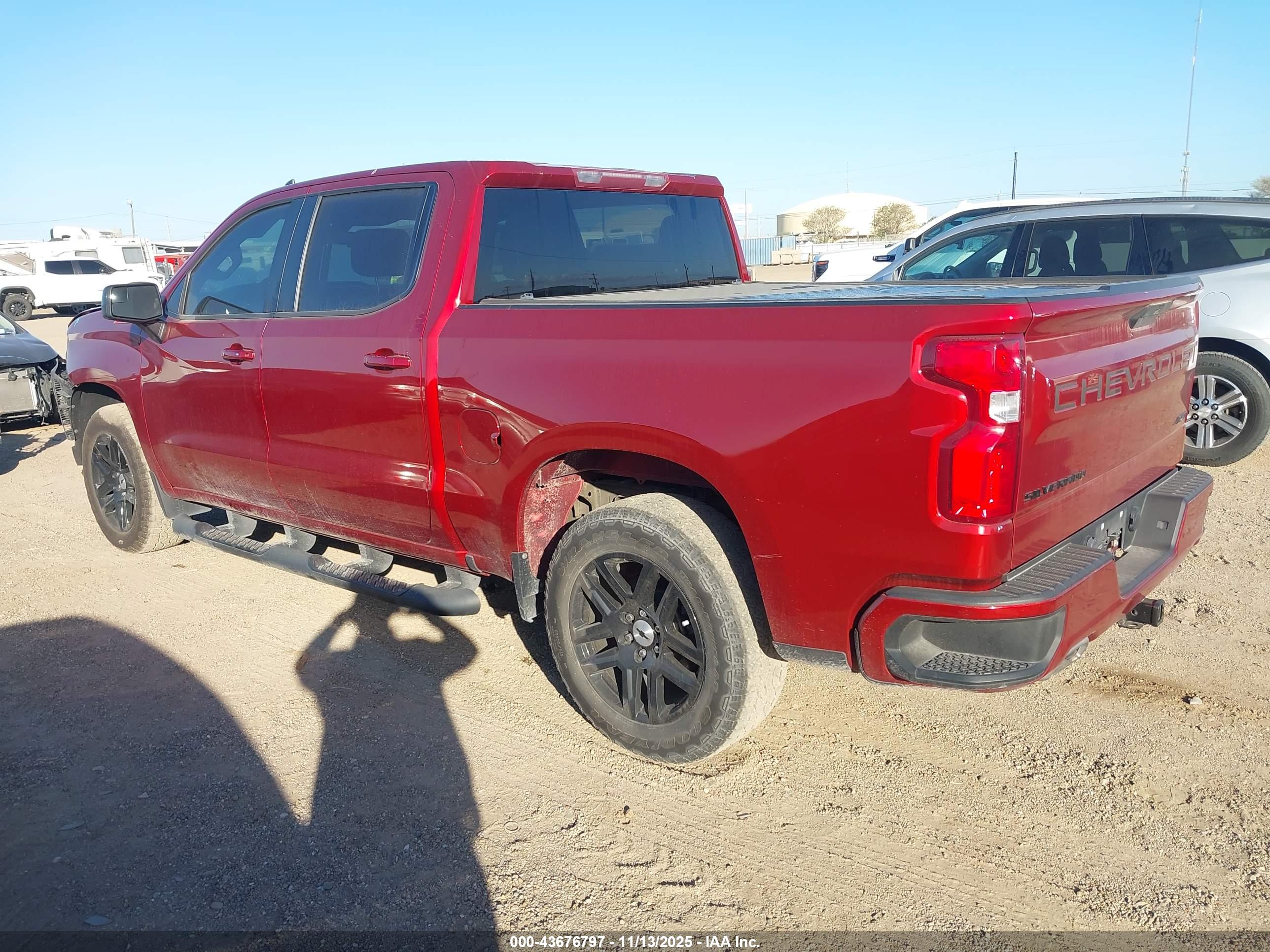 CHEVROLET SILVERADO image 3