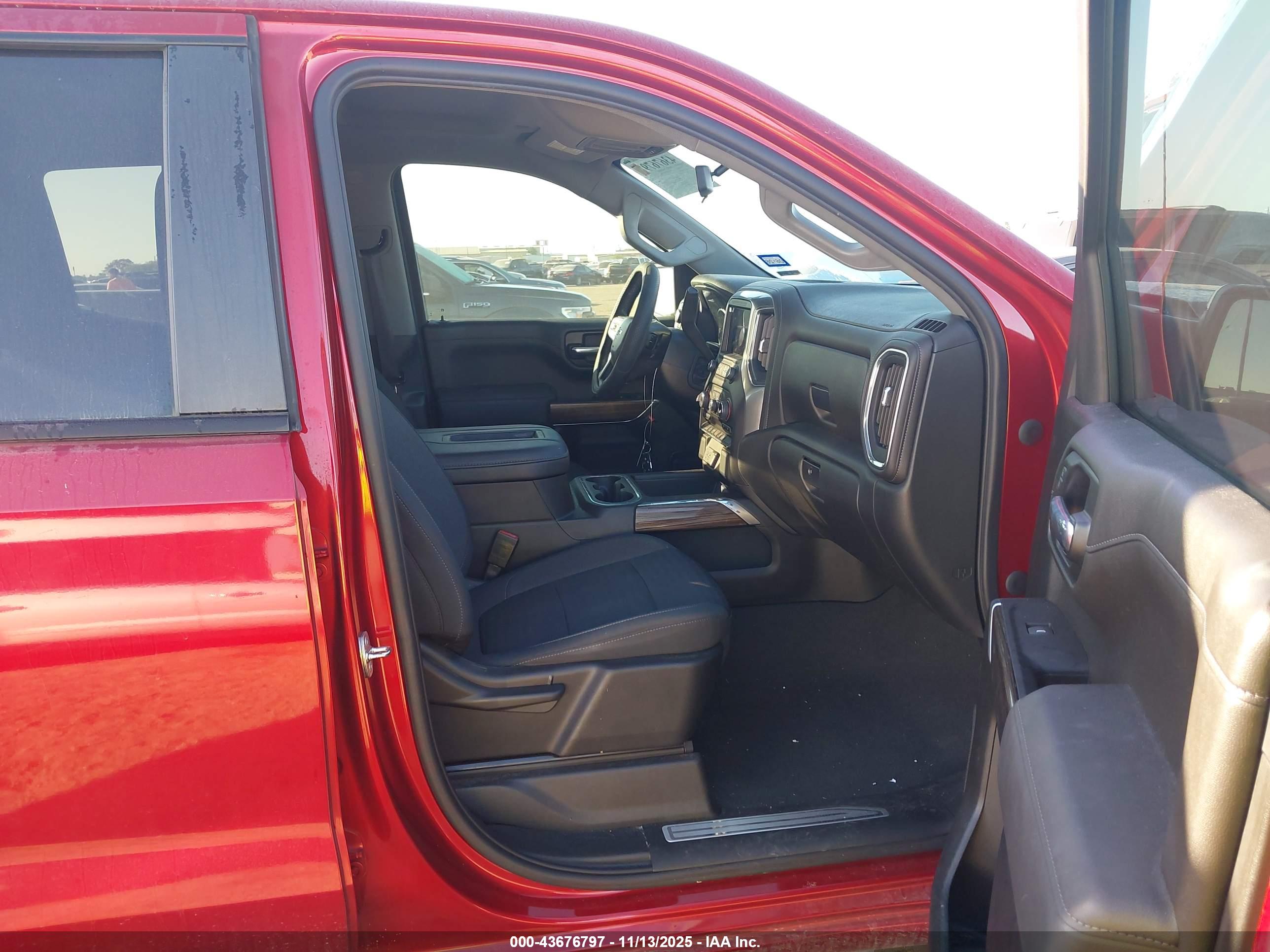 CHEVROLET SILVERADO image 5