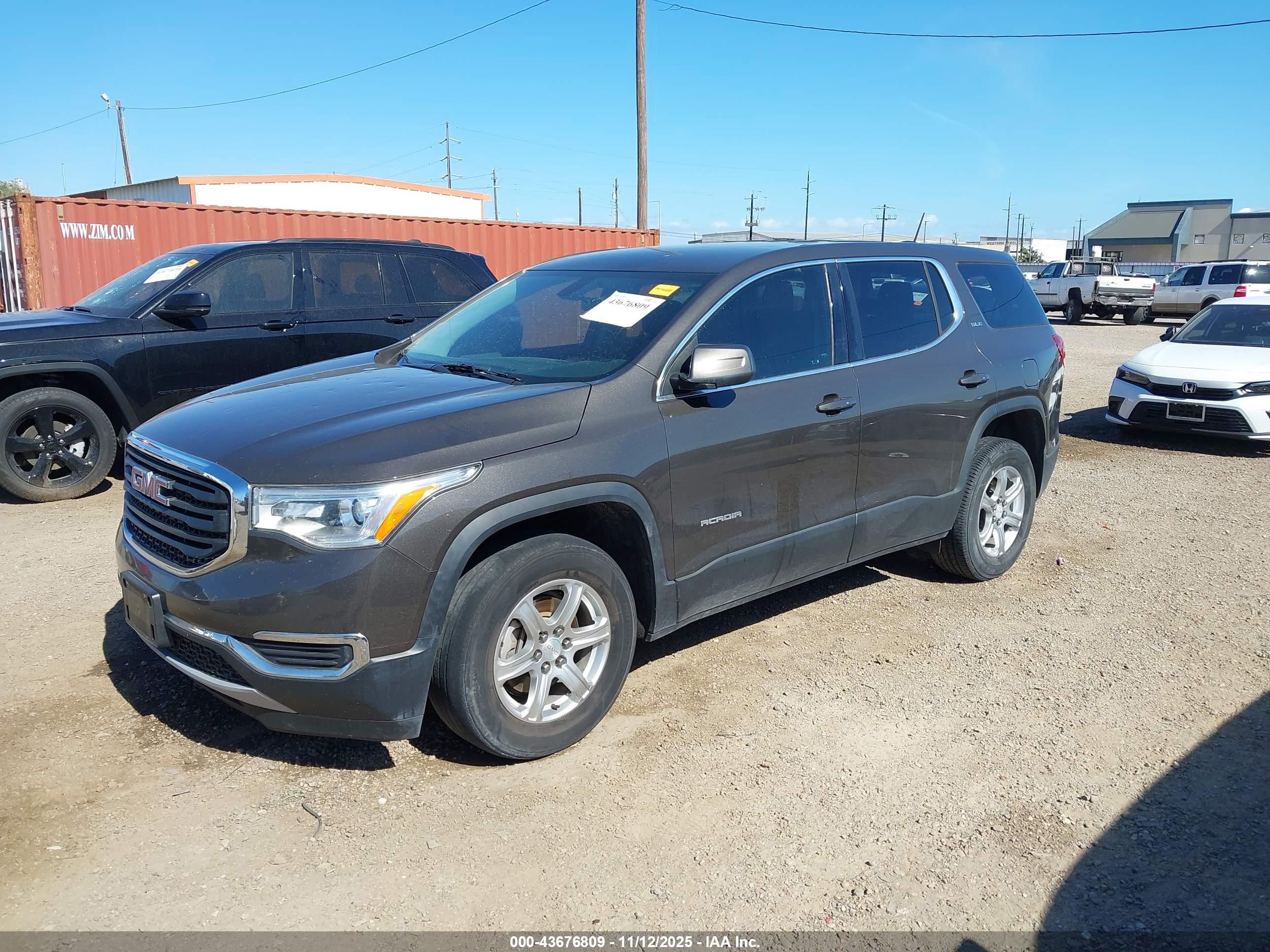 GMC ACADIA image 2