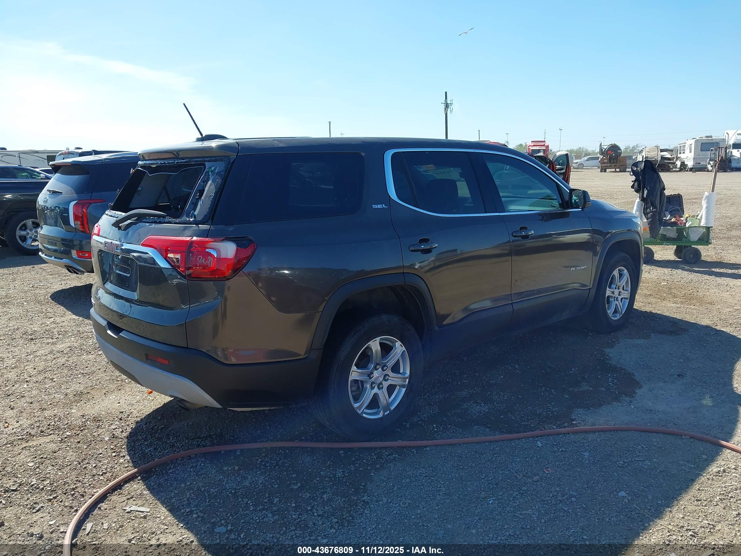 GMC ACADIA image 4