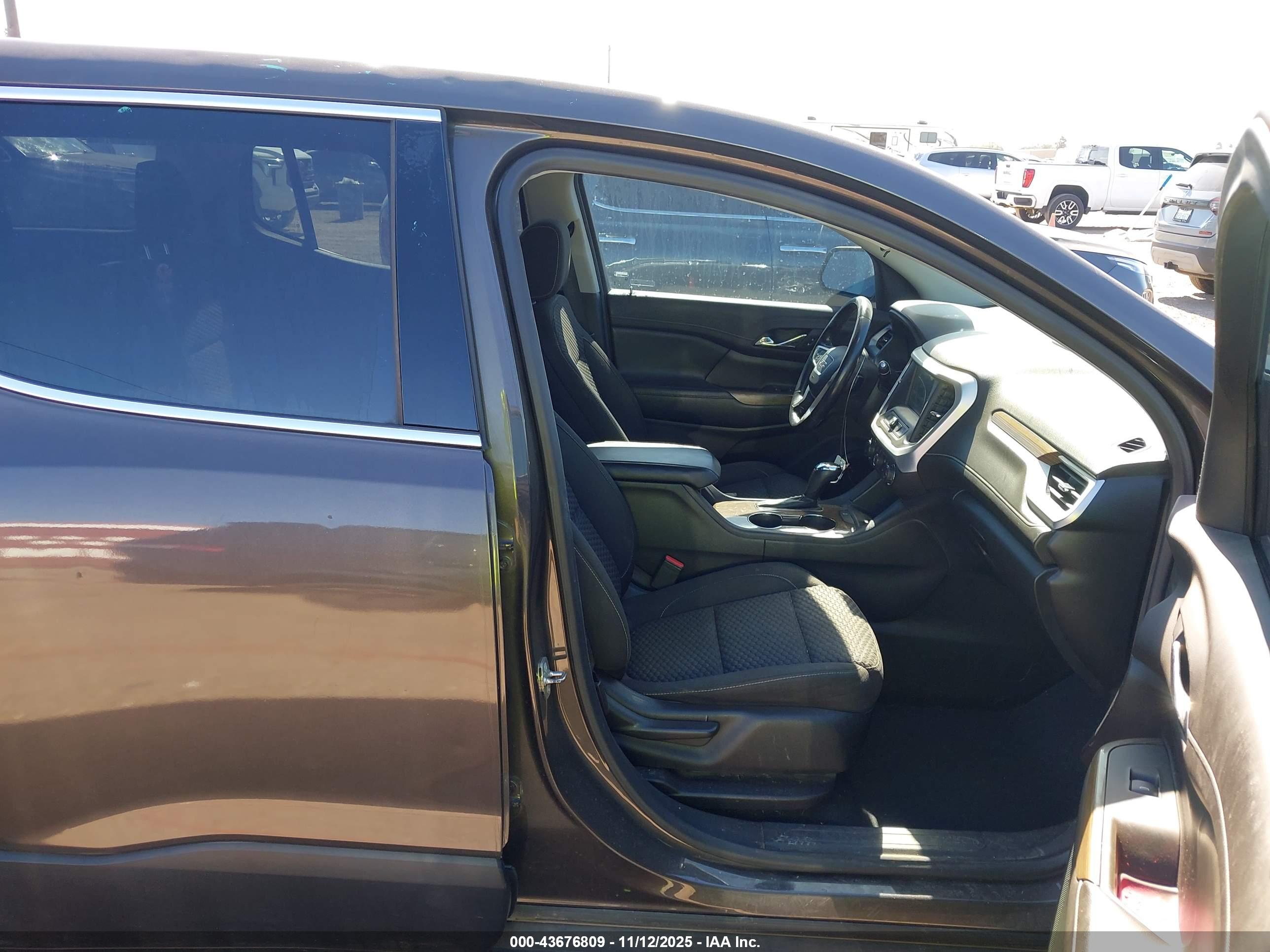 GMC ACADIA image 5