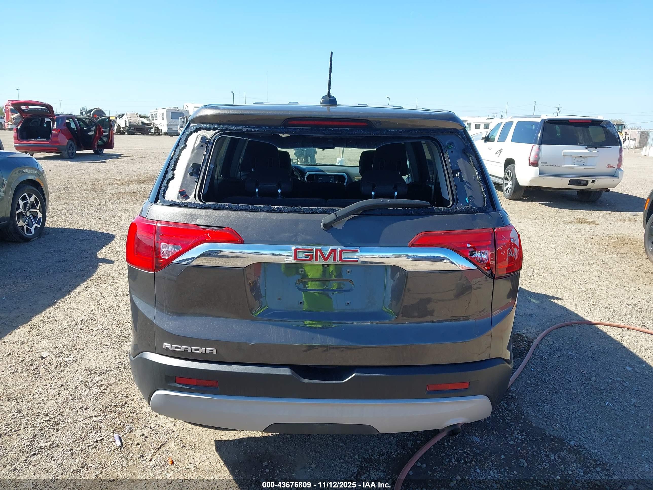 GMC ACADIA image 6