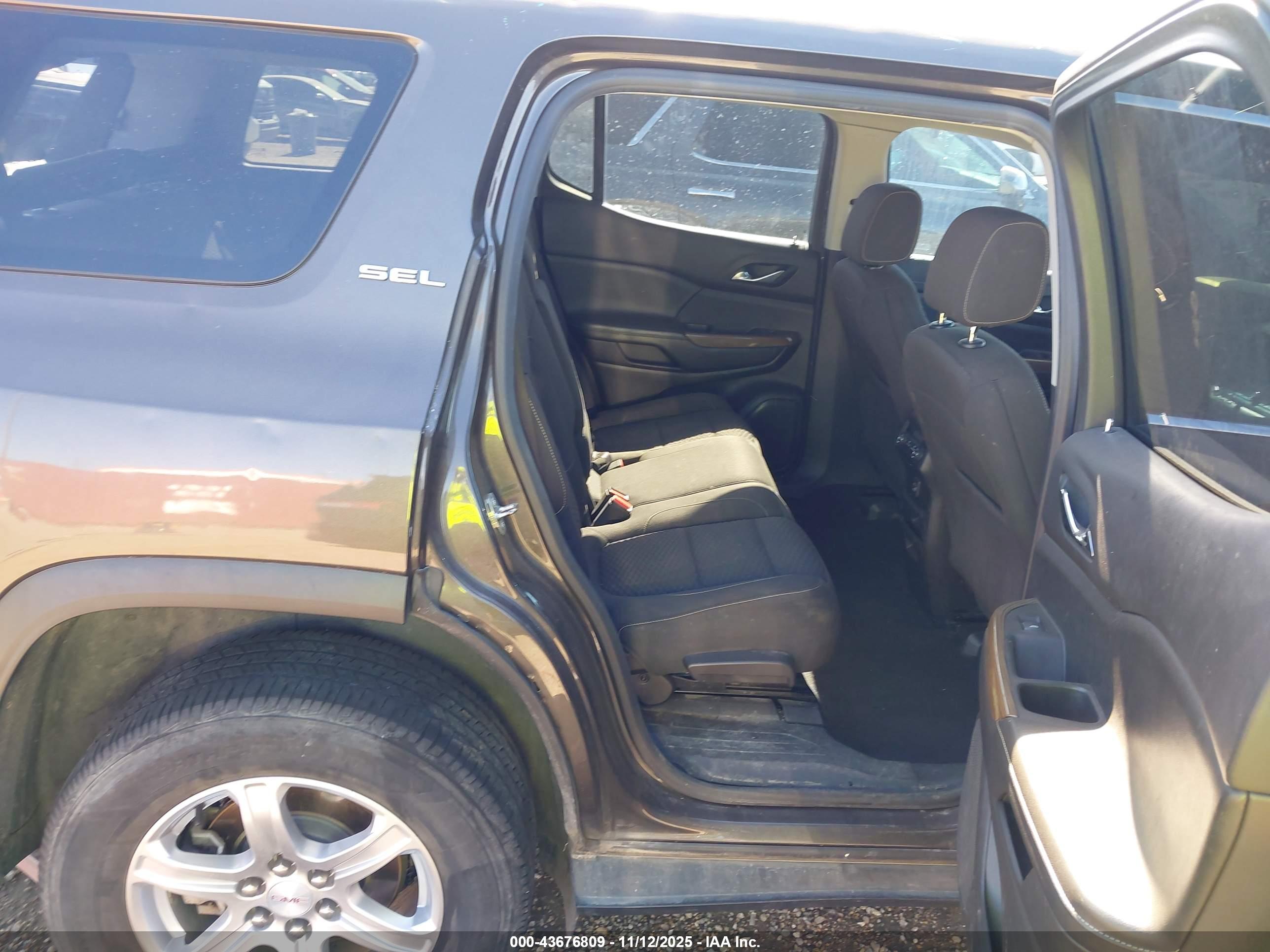 GMC ACADIA image 8