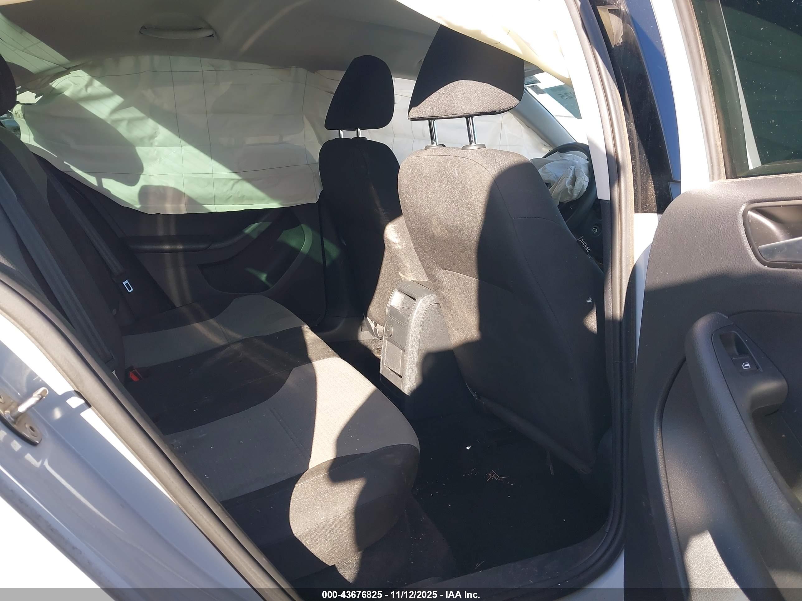 VOLKSWAGEN JETTA image 8