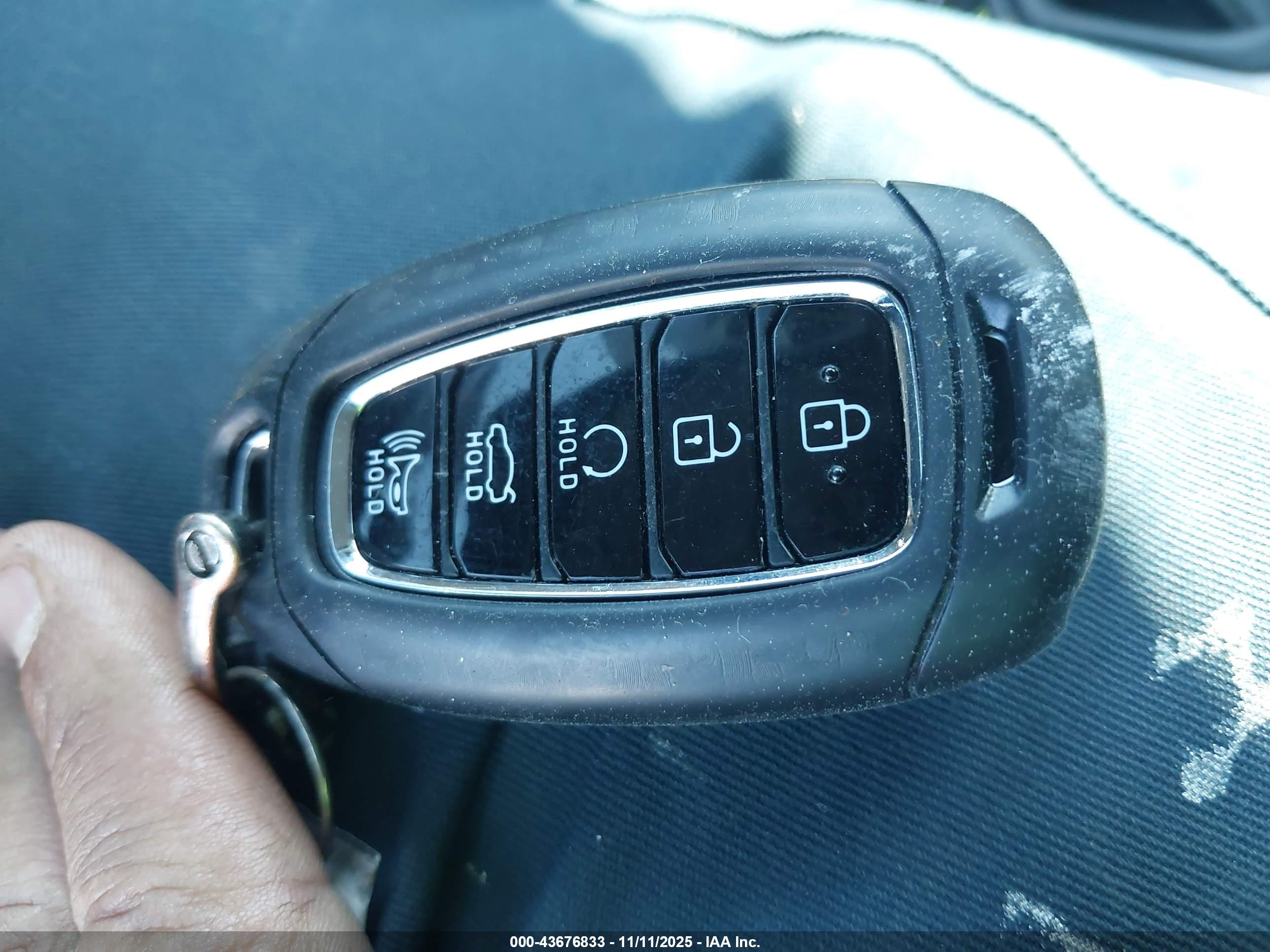 HYUNDAI ELANTRA image 11
