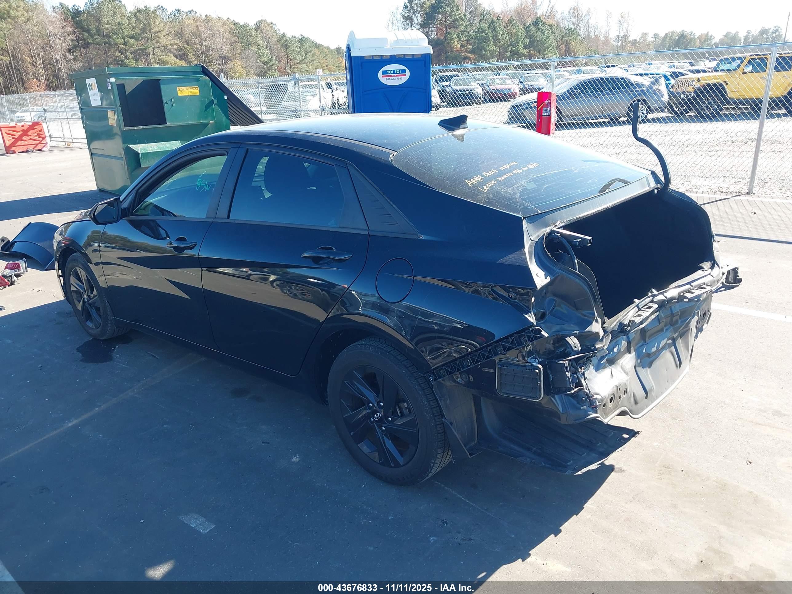 HYUNDAI ELANTRA image 3
